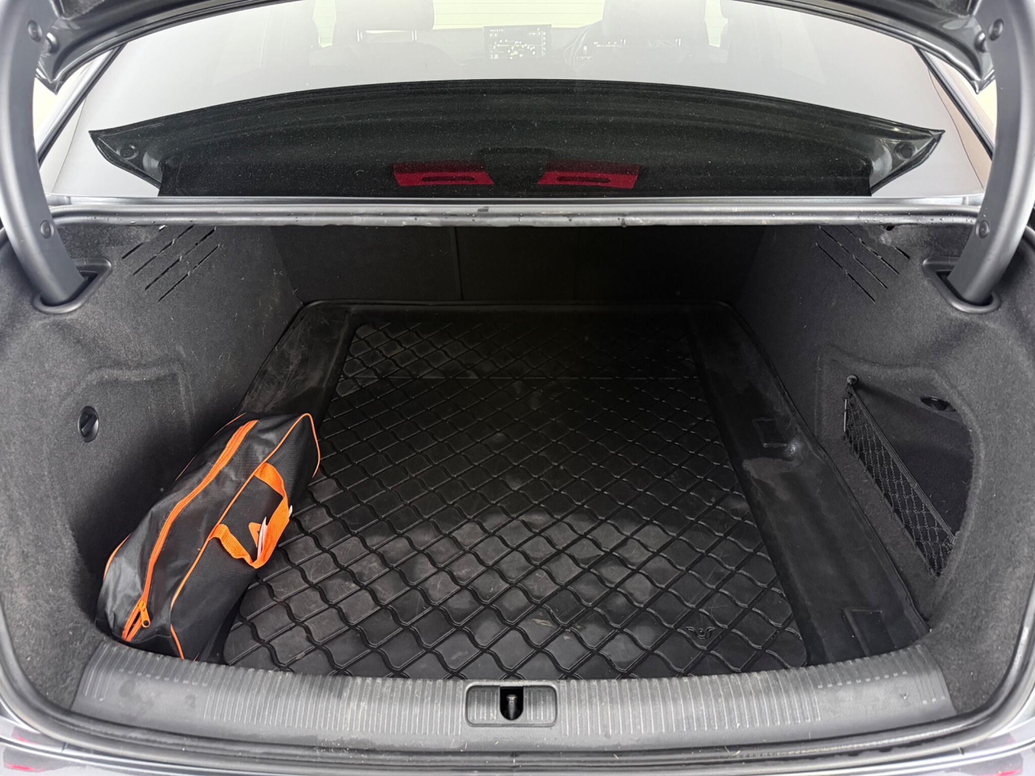 Audi A4 view 10