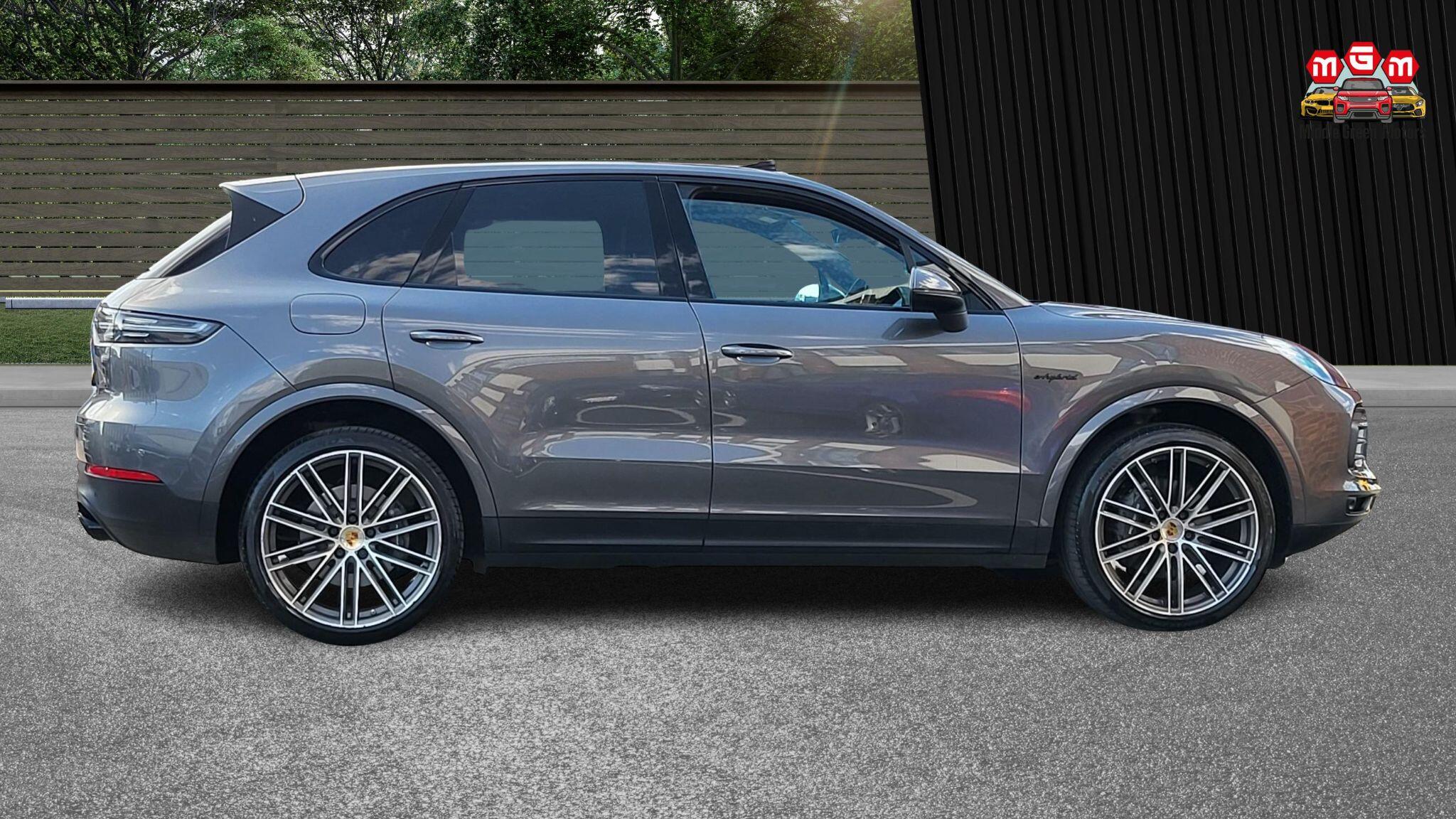 Porsche Cayenne view 9