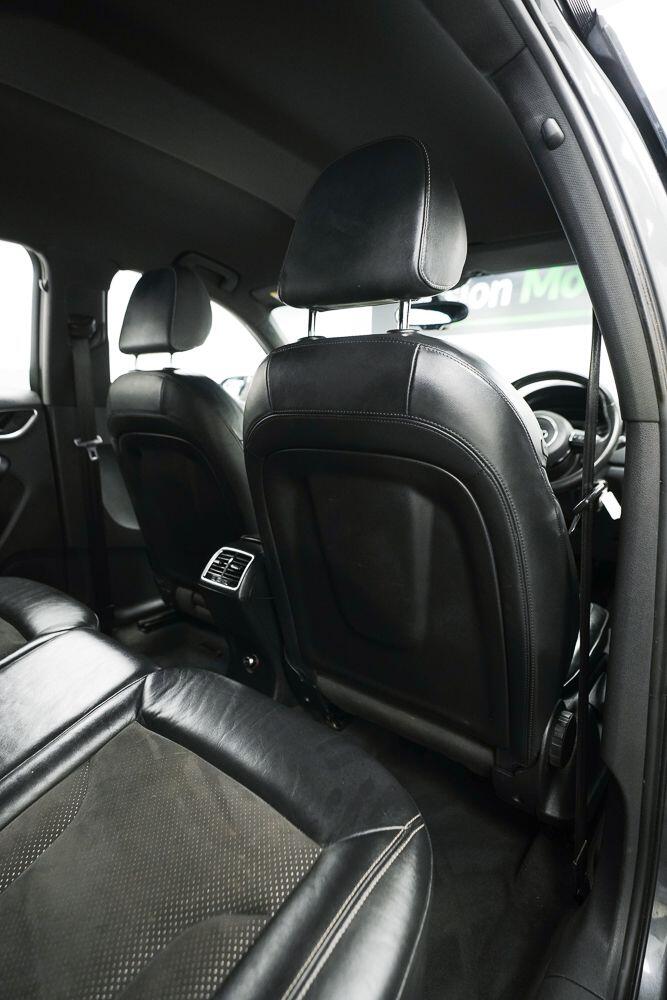 Audi Q3 view 16