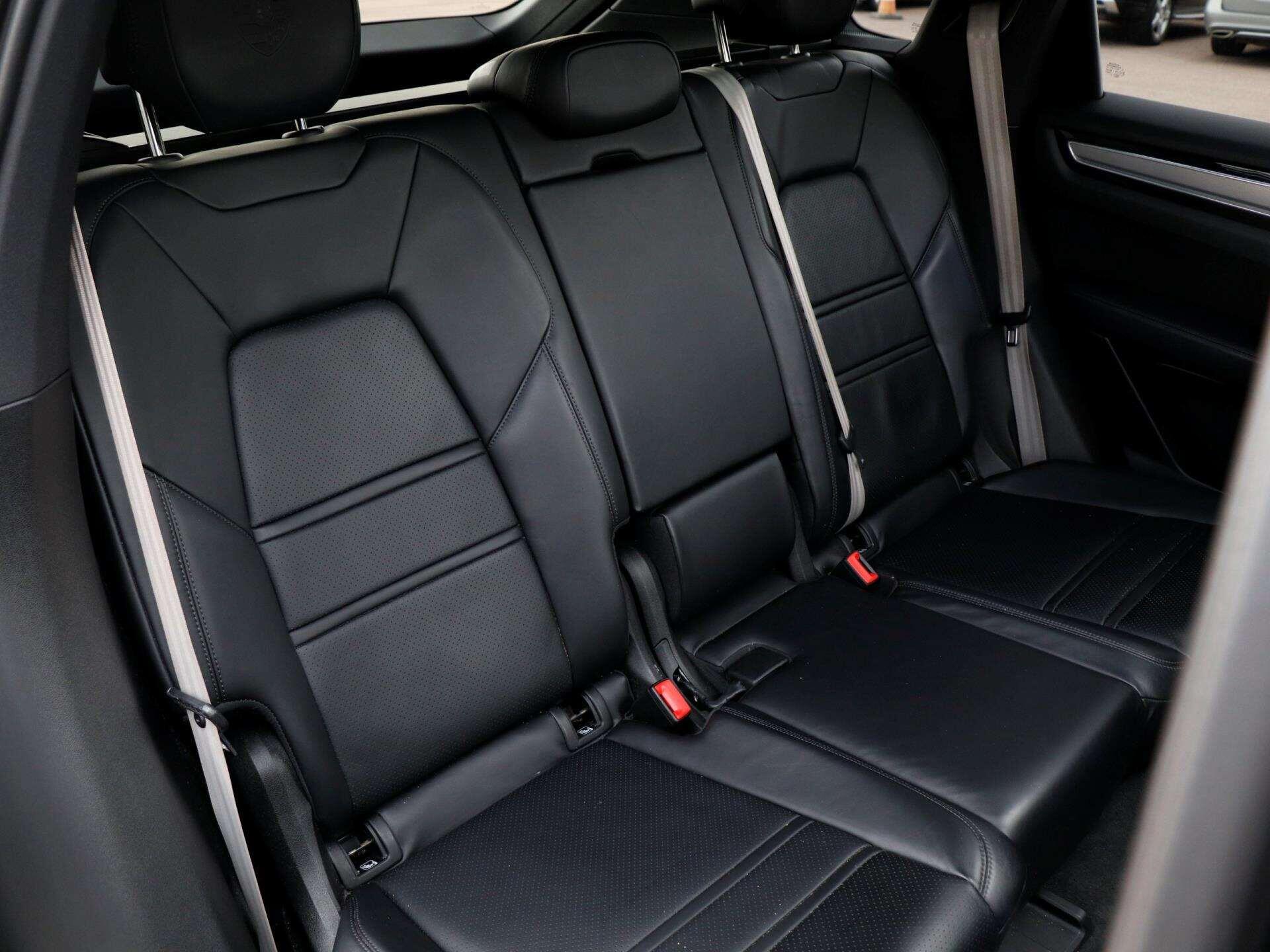 Porsche Cayenne view 27