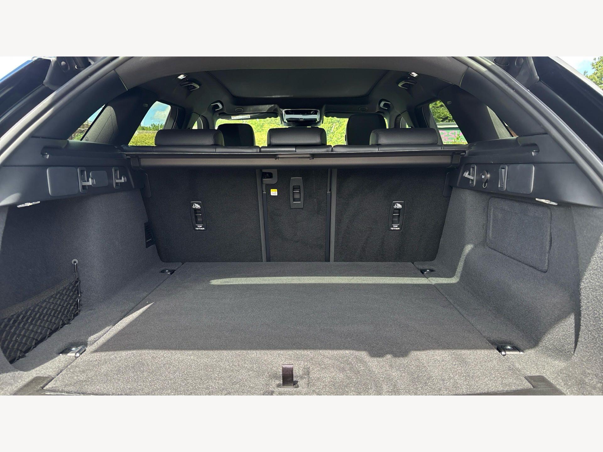 Land Rover Range Rover Velar view 12