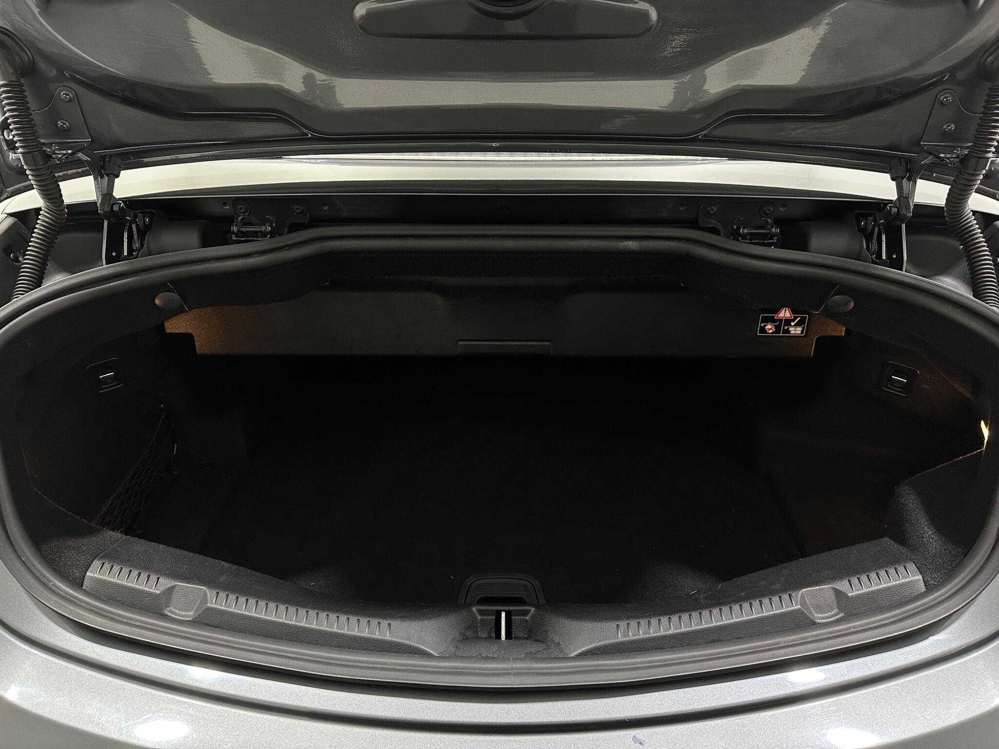 Mercedes-Benz E-Class view 44