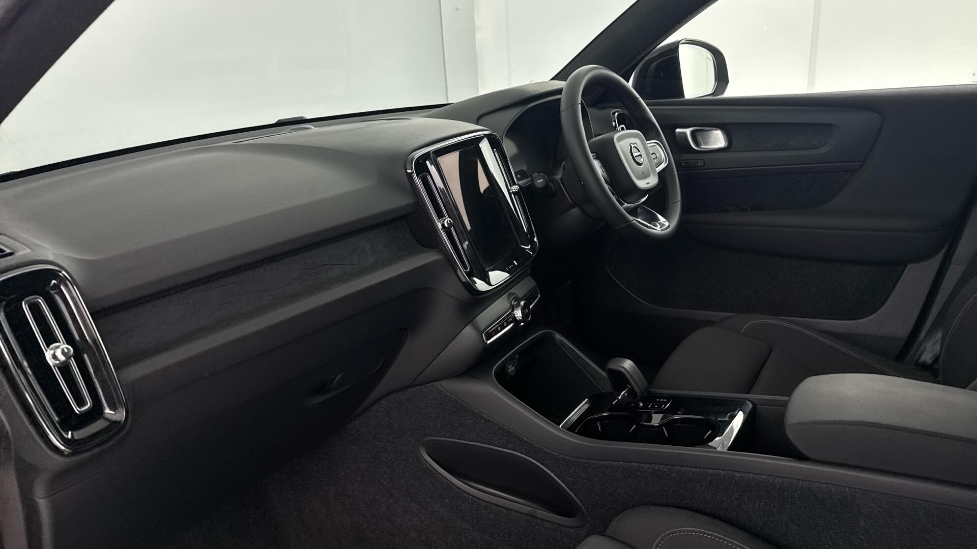 Volvo EX40 view 10