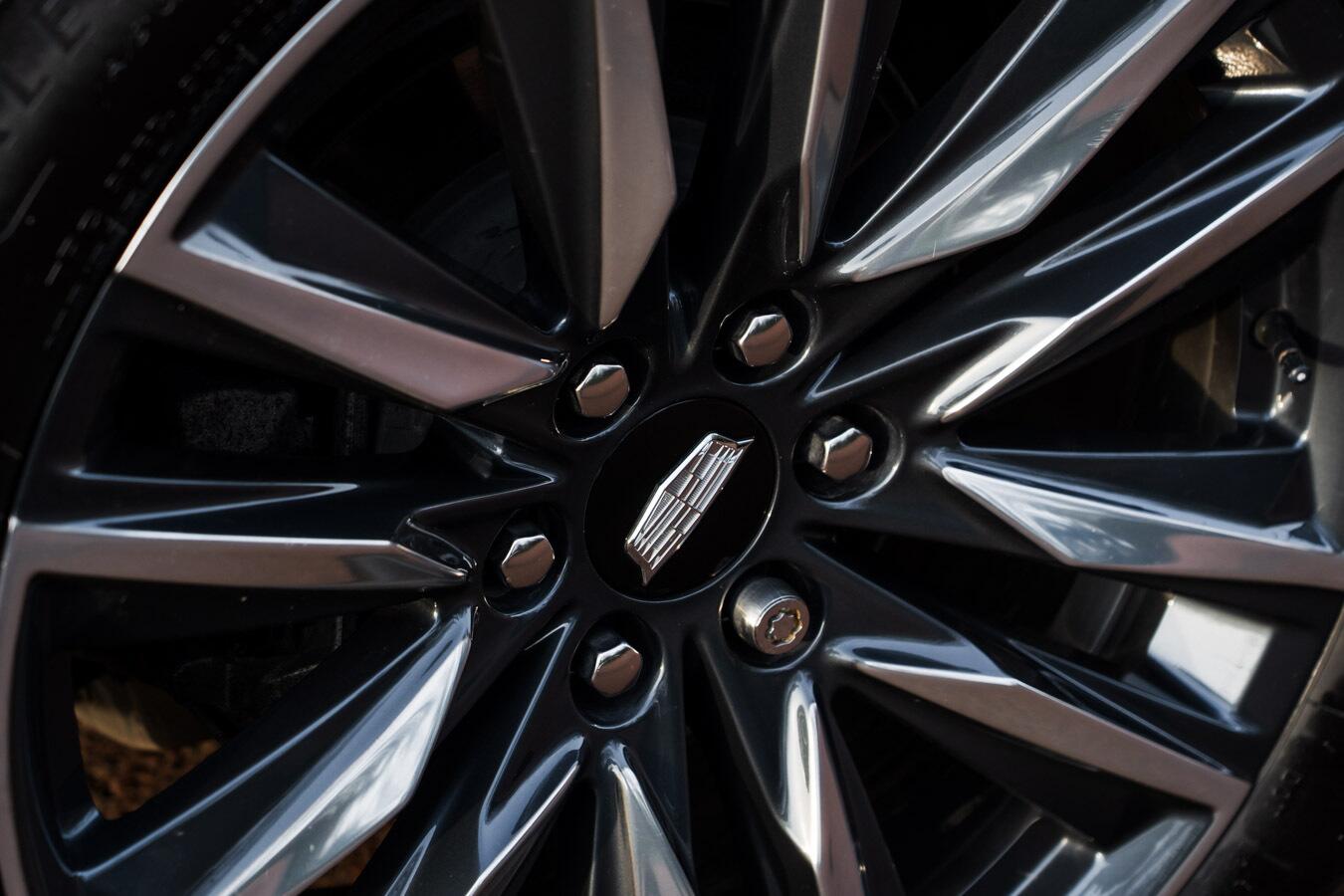 Cadillac Escalade view 17