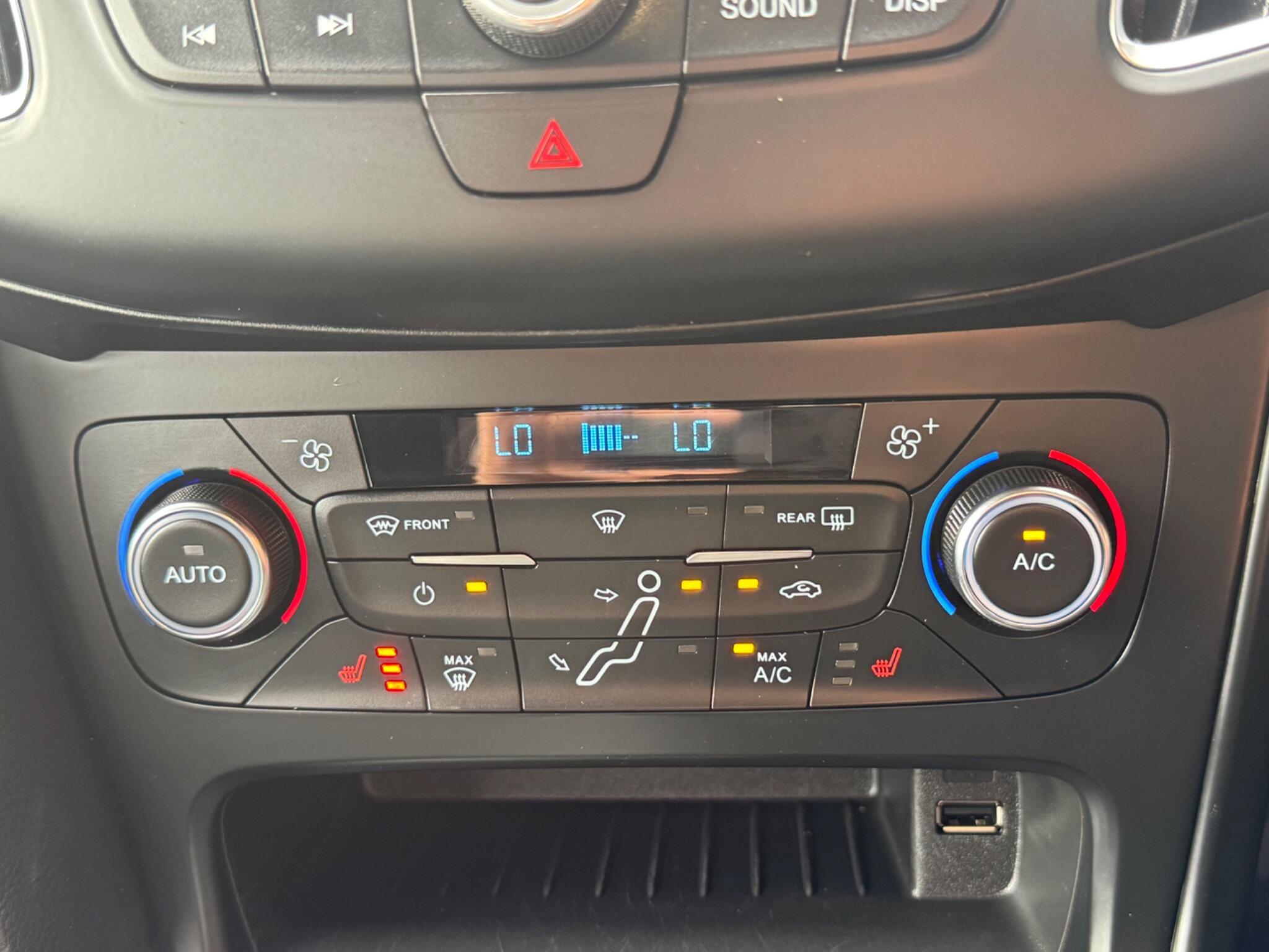Ford Focus view 25