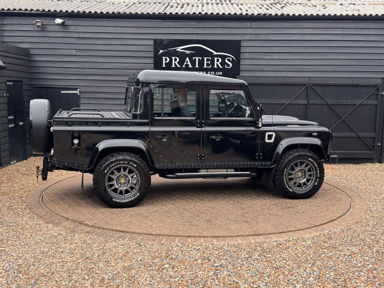 Land Rover Defender view 28