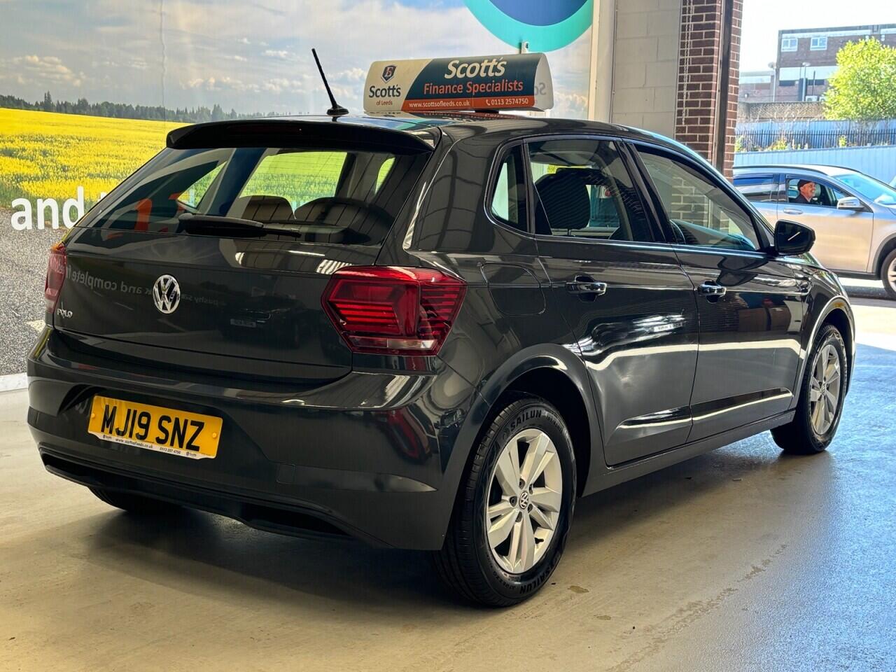 Volkswagen Polo view 5