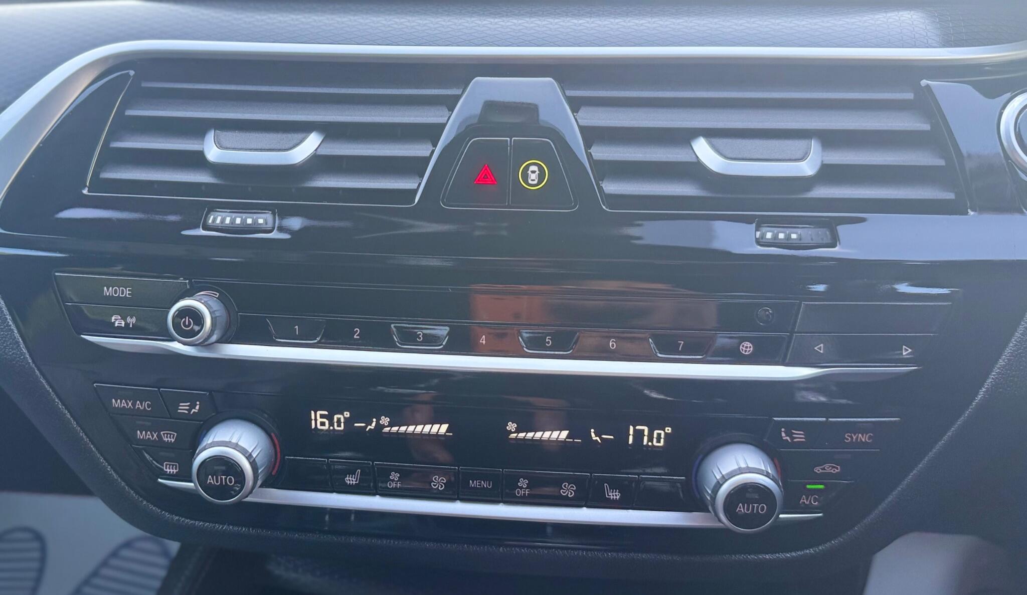 BMW 5 Series view 28