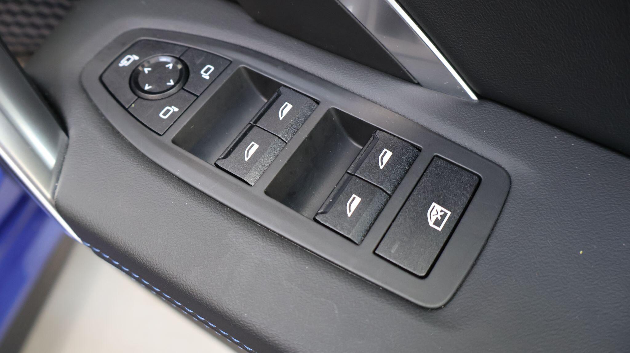 BMW iX1 view 31