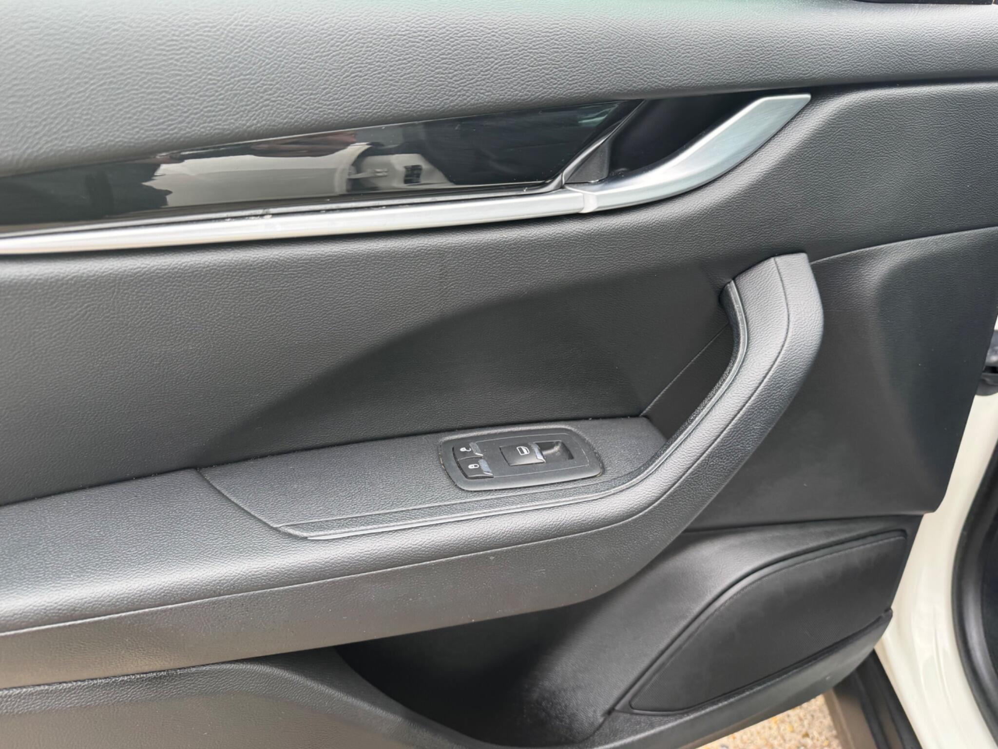 Maserati Levante view 43
