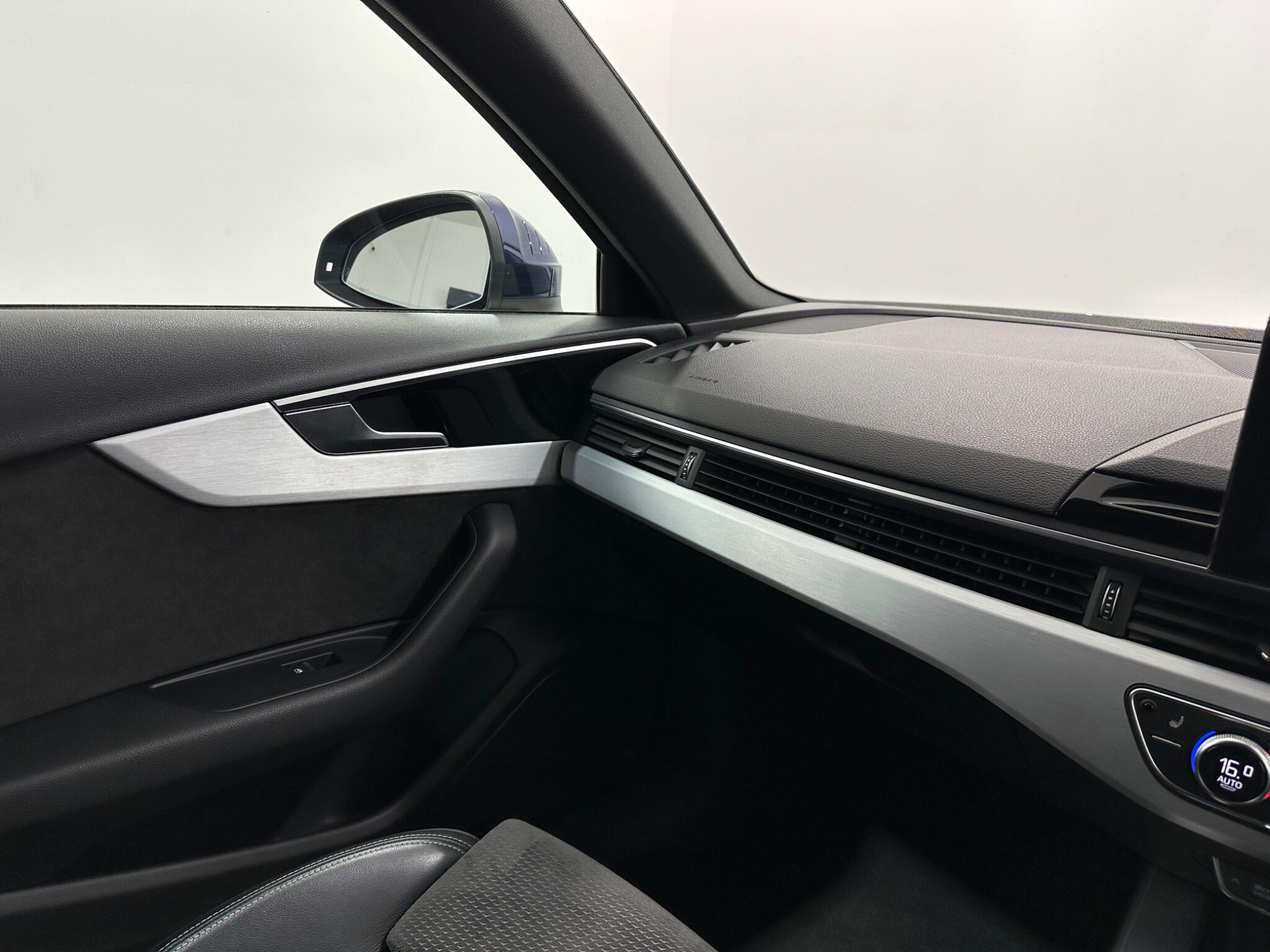 Audi A4 view 26