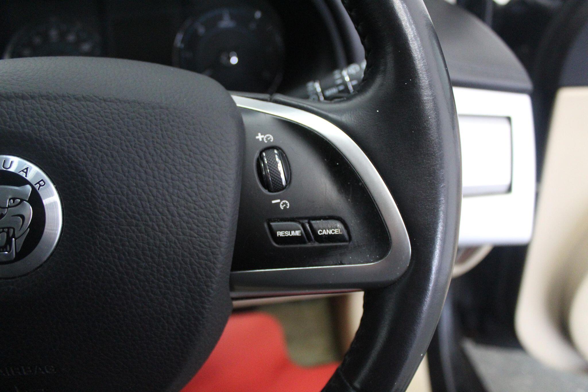 Jaguar XF view 47