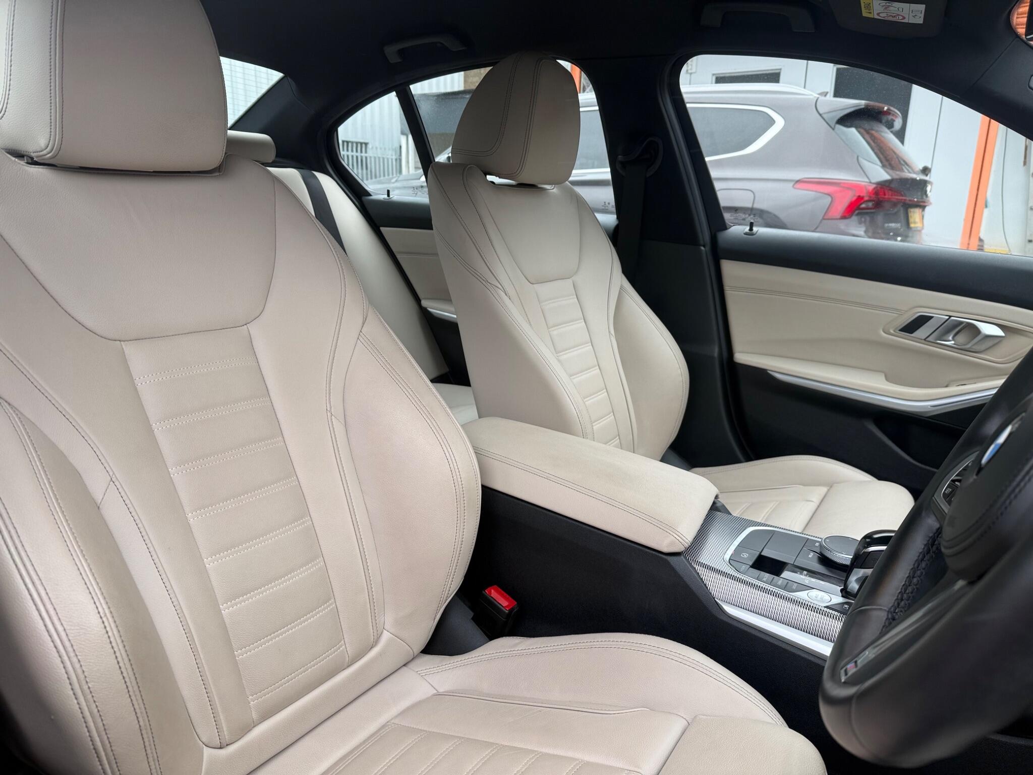 BMW 3 Series view 24