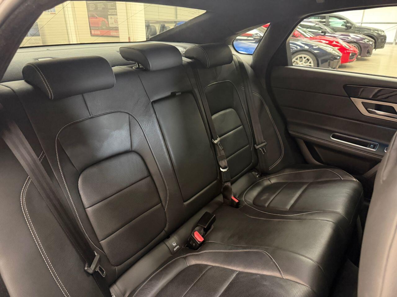 Jaguar XF view 14