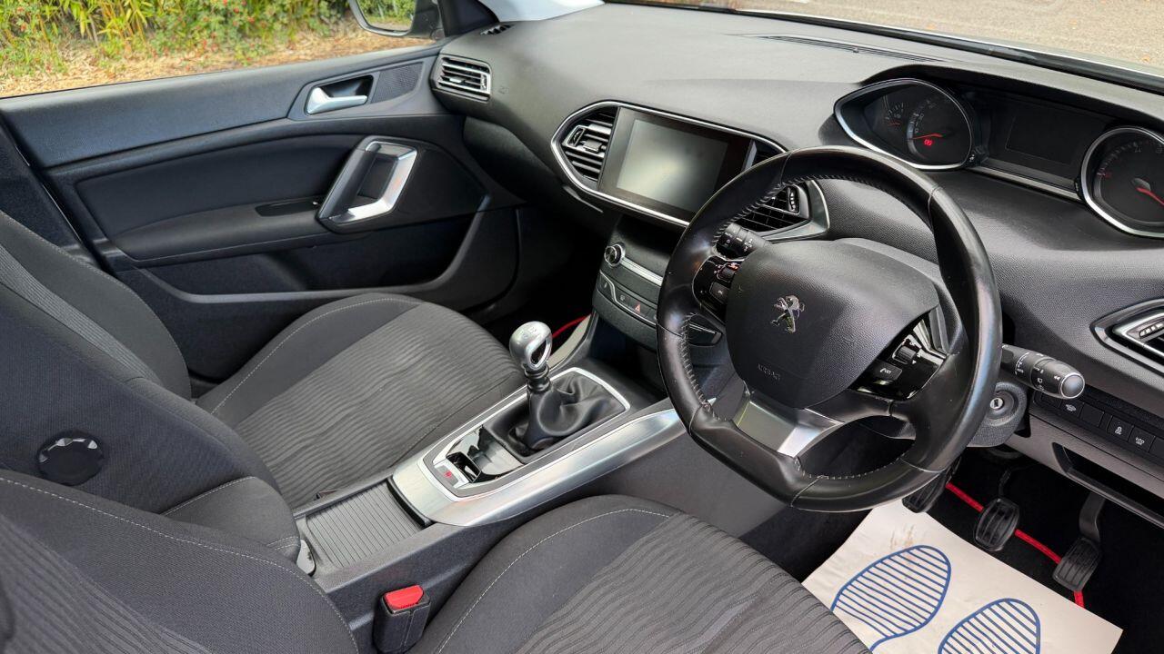Peugeot 308 view 10