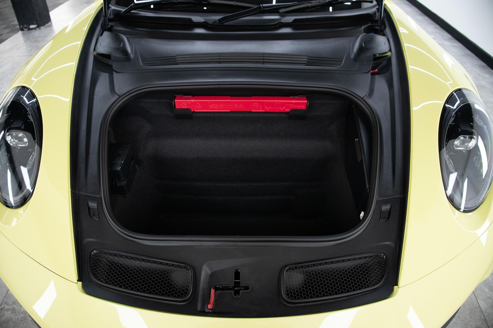 Porsche 911 view 25