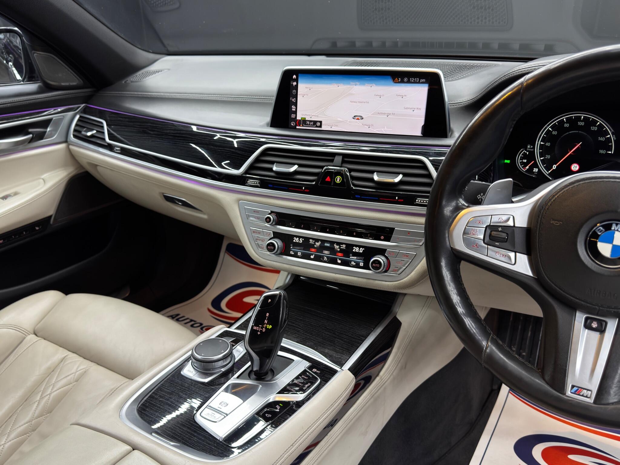 BMW 7 Series view 23