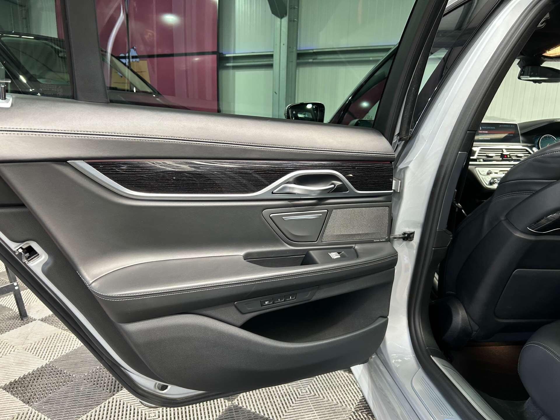 BMW 7 Series view 34
