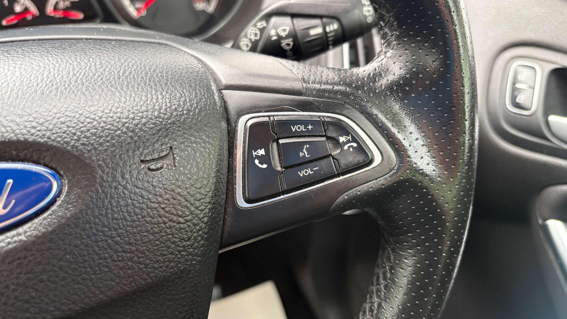 Ford Focus view 20
