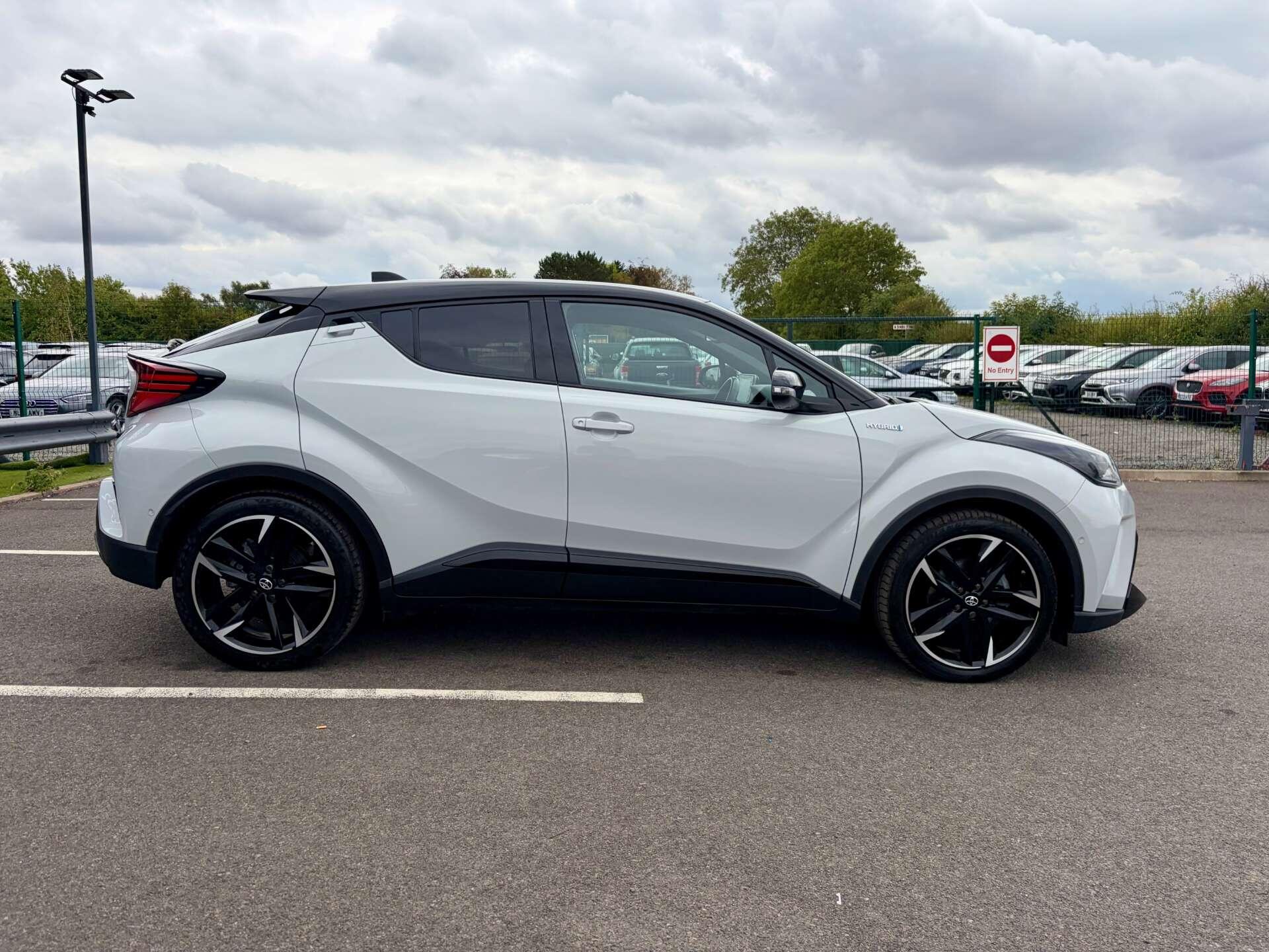 Toyota C-HR view 9