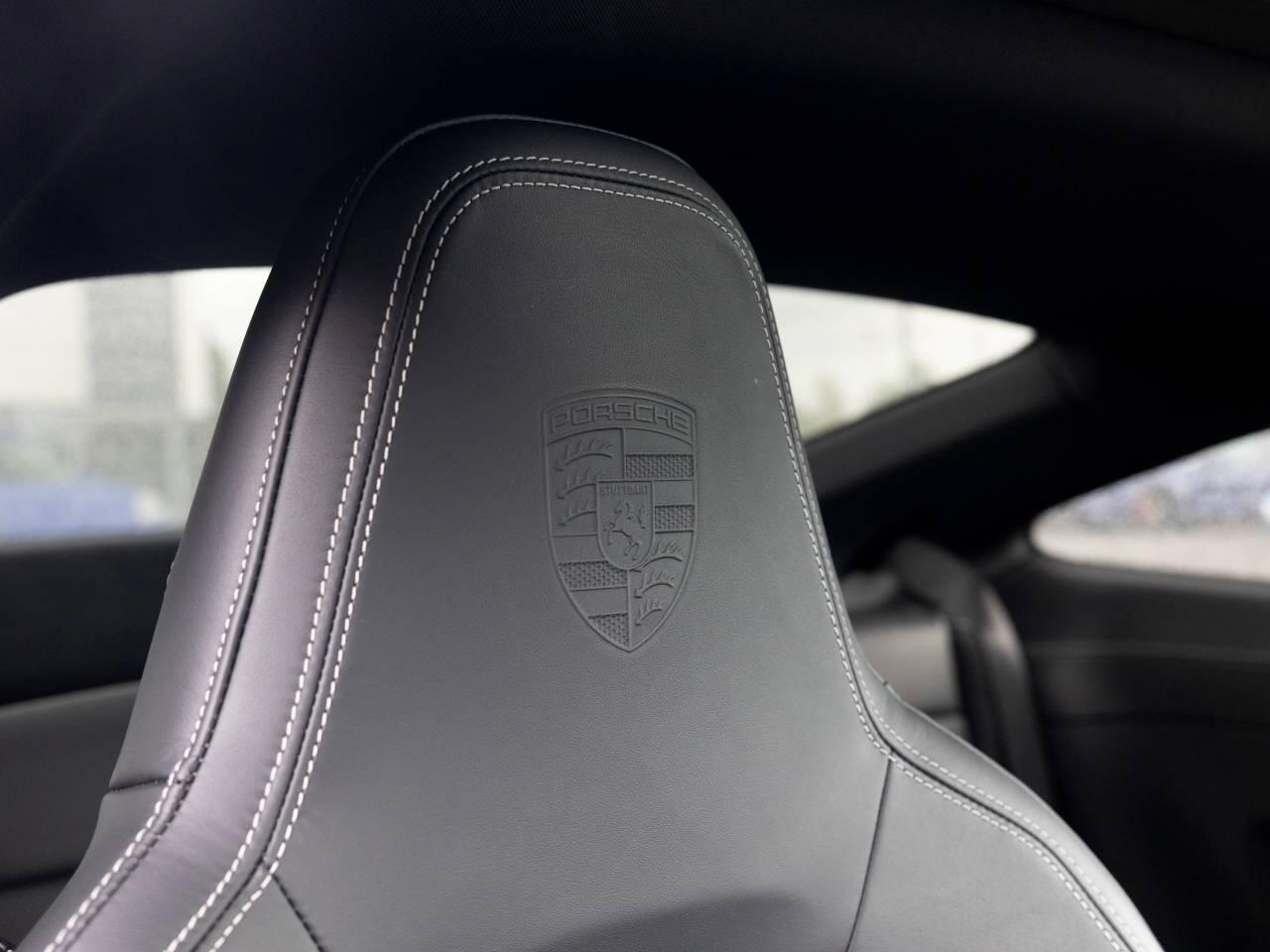 Porsche 911 view 79