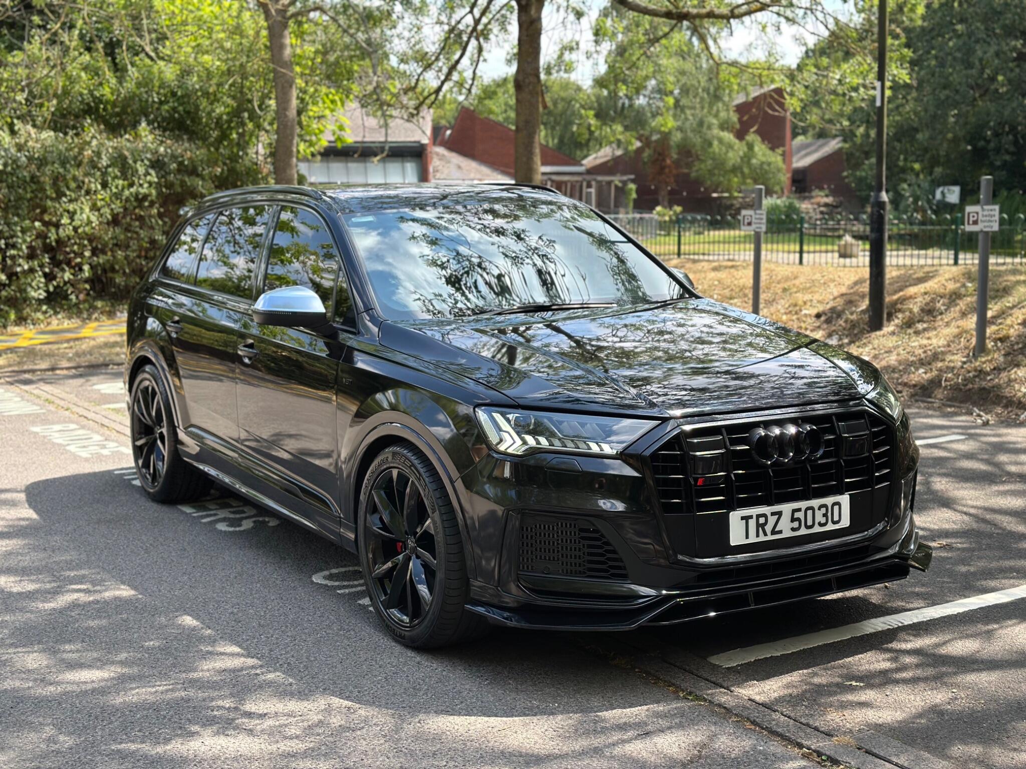 Audi SQ7 view 11