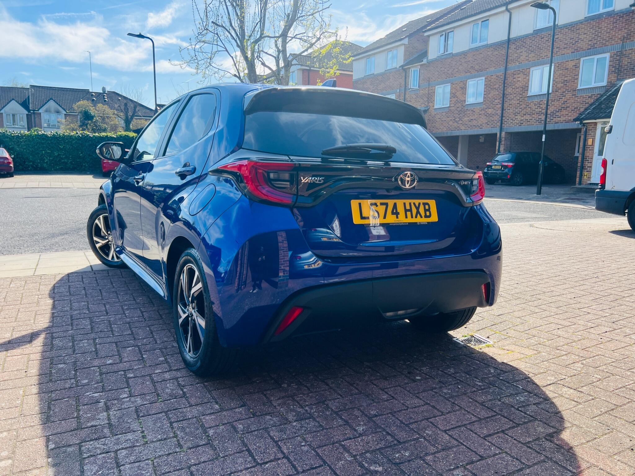 Toyota Yaris view 24