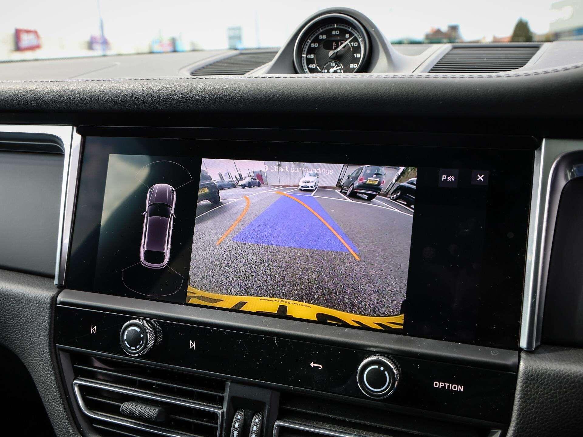 Porsche Macan view 23