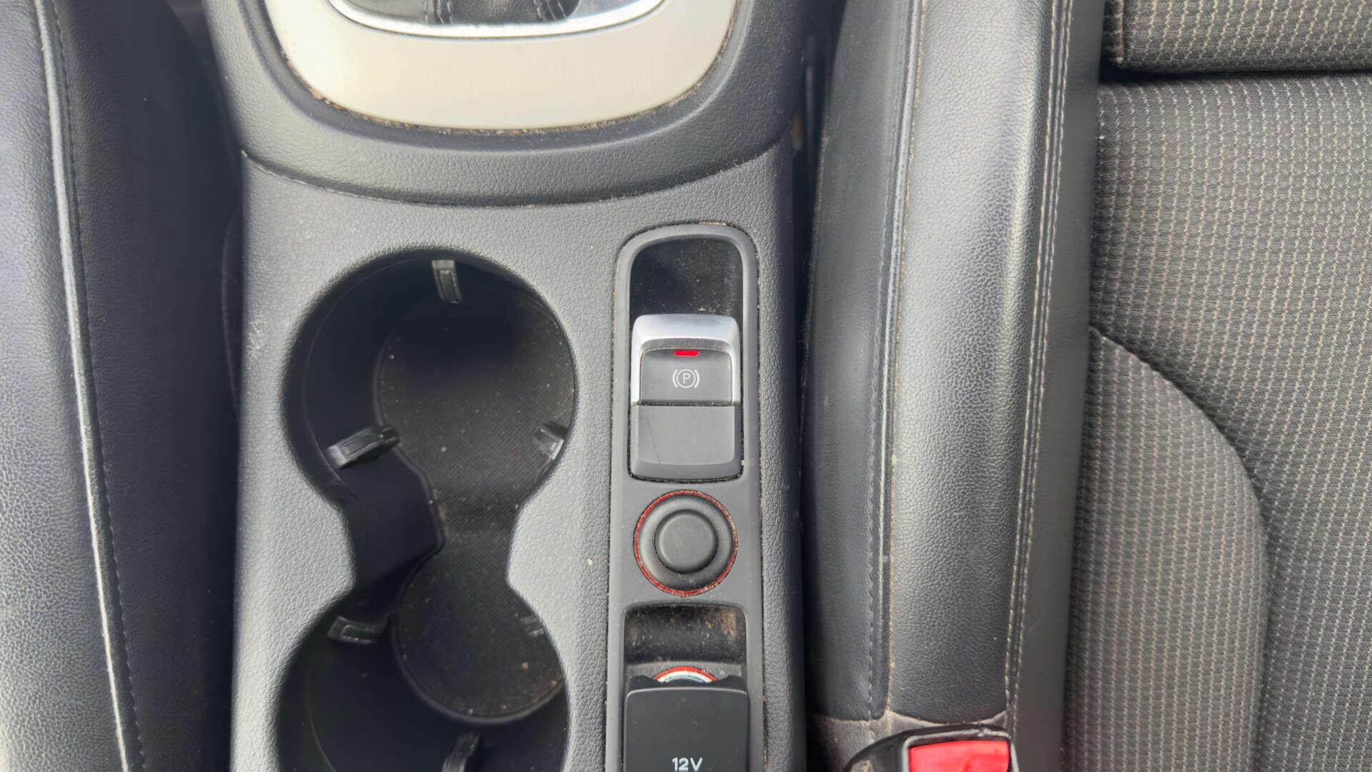 Audi Q3 view 33
