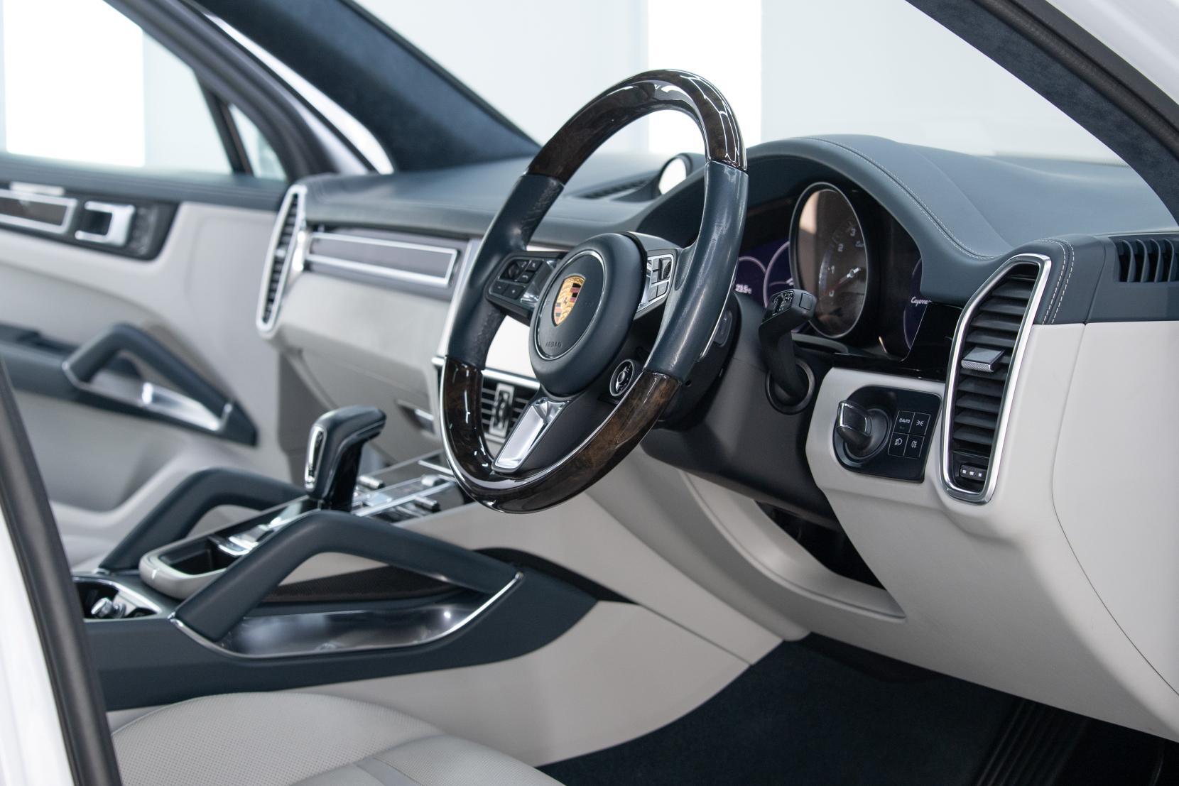 Porsche Cayenne view 4