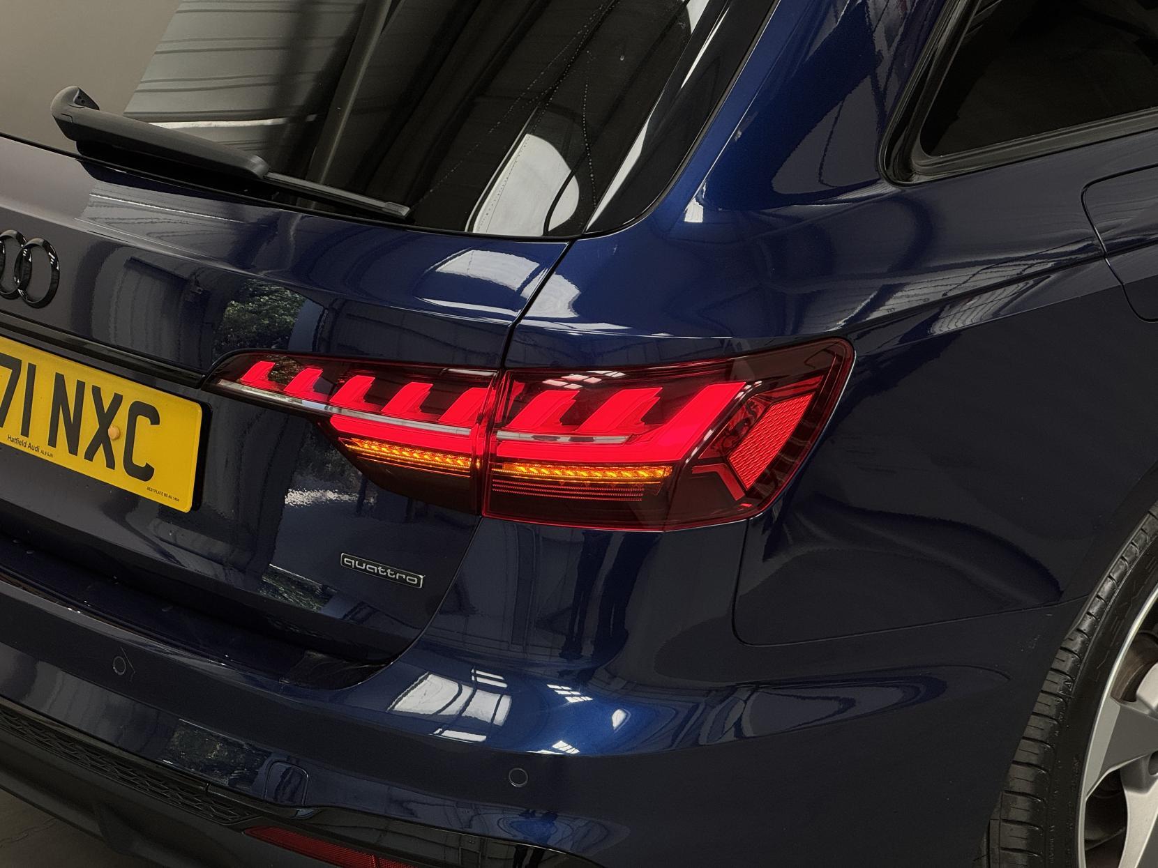 Audi A4 Avant view 11