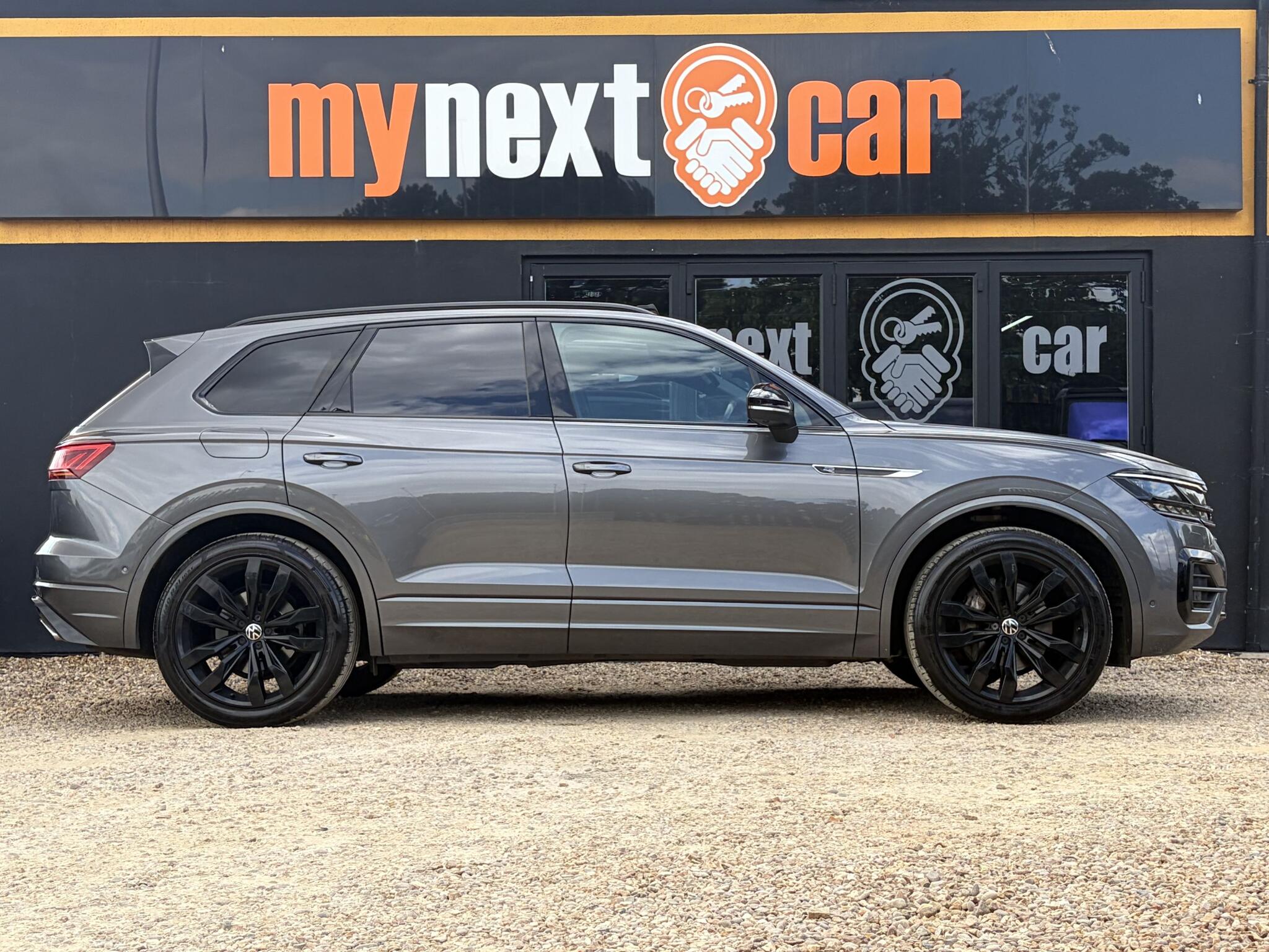 Volkswagen Touareg view 11