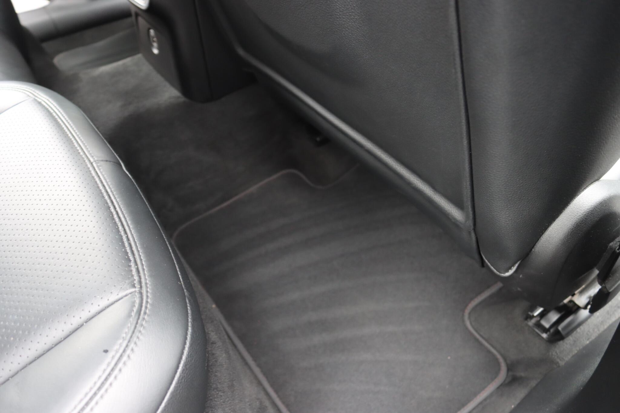 Porsche Macan view 55