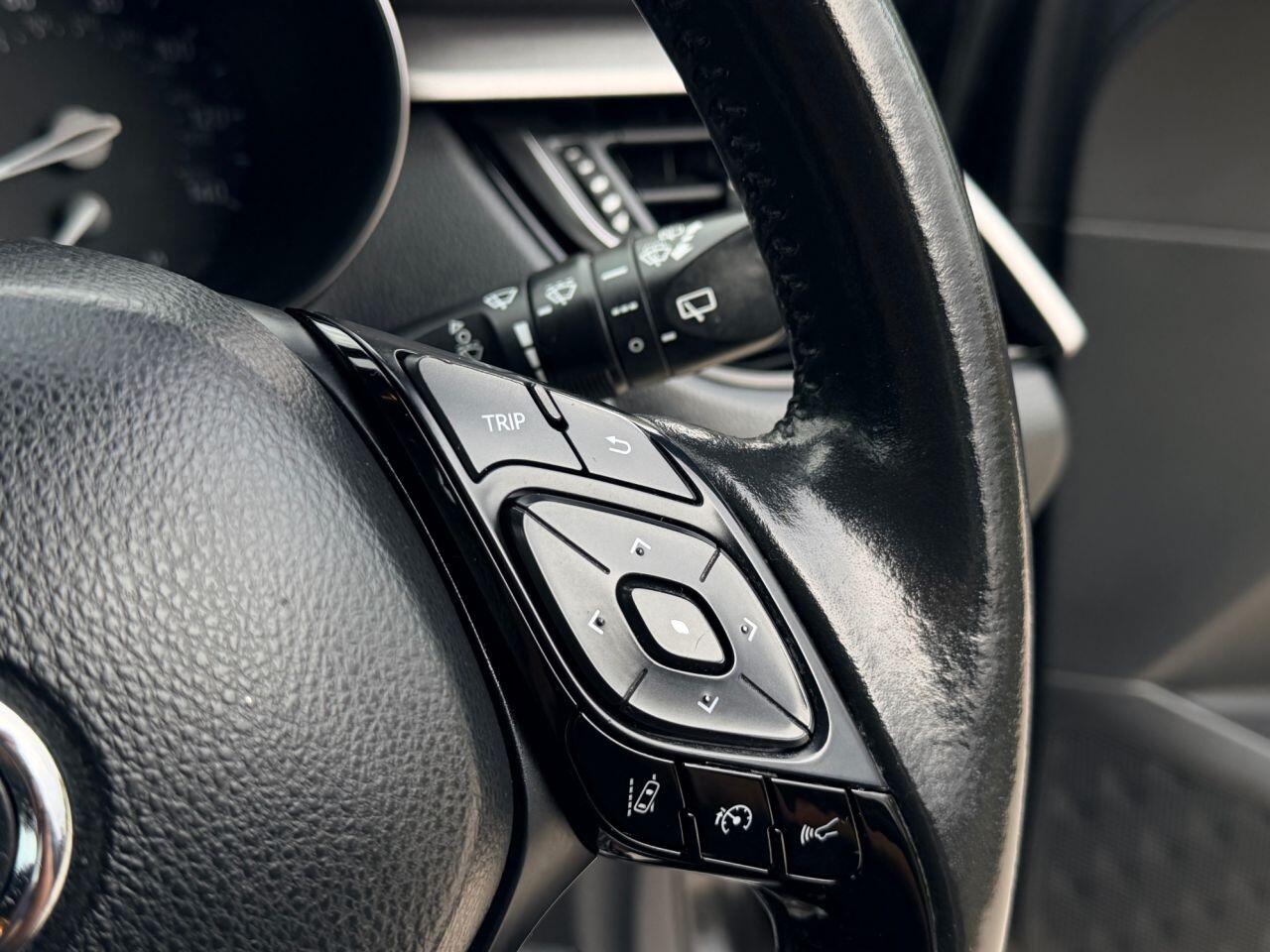 Toyota C-HR view 33