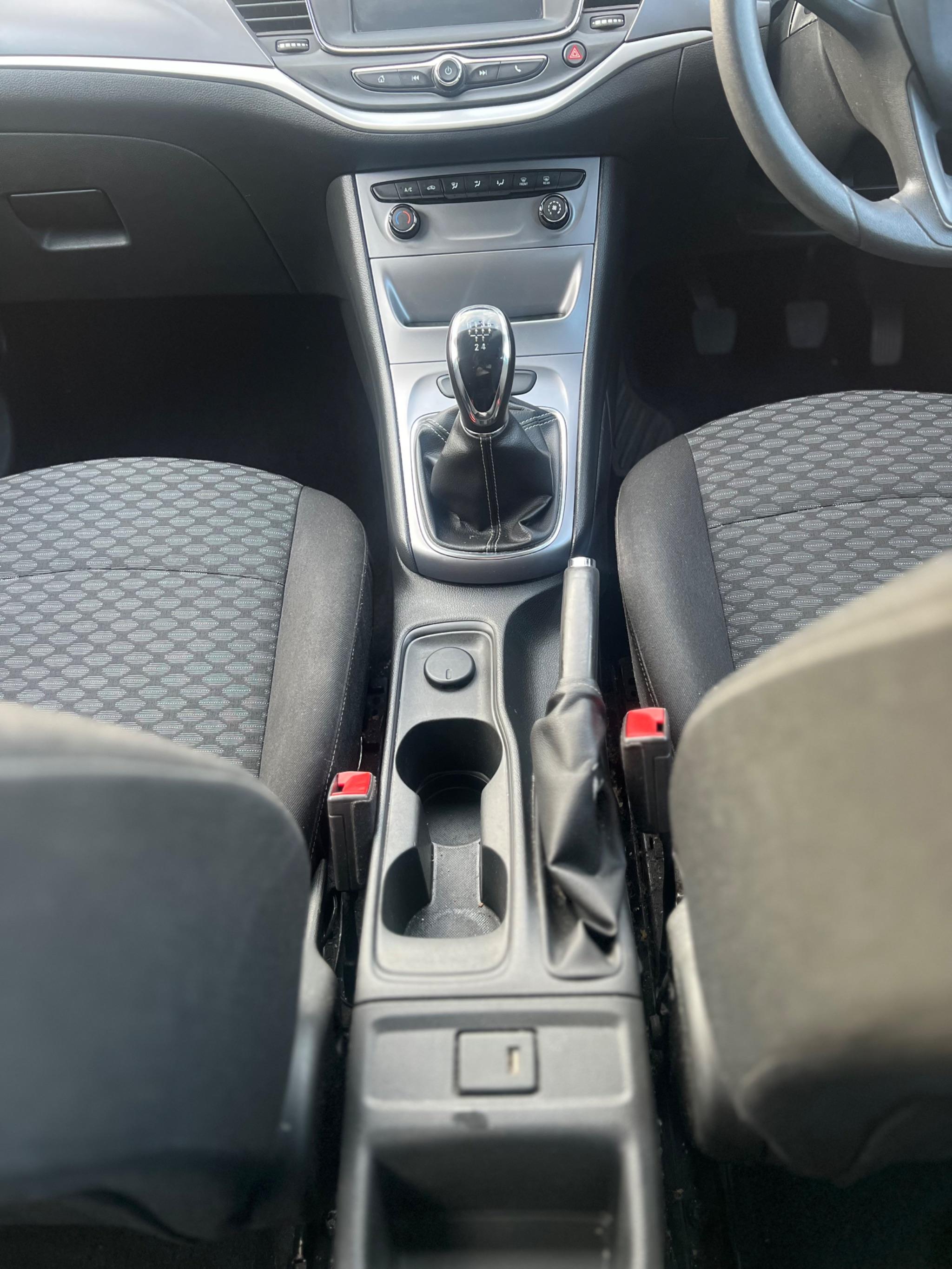 2017 Vauxhall Astra 1.4i Design Euro 6 5dr • 48,900 miles image 16