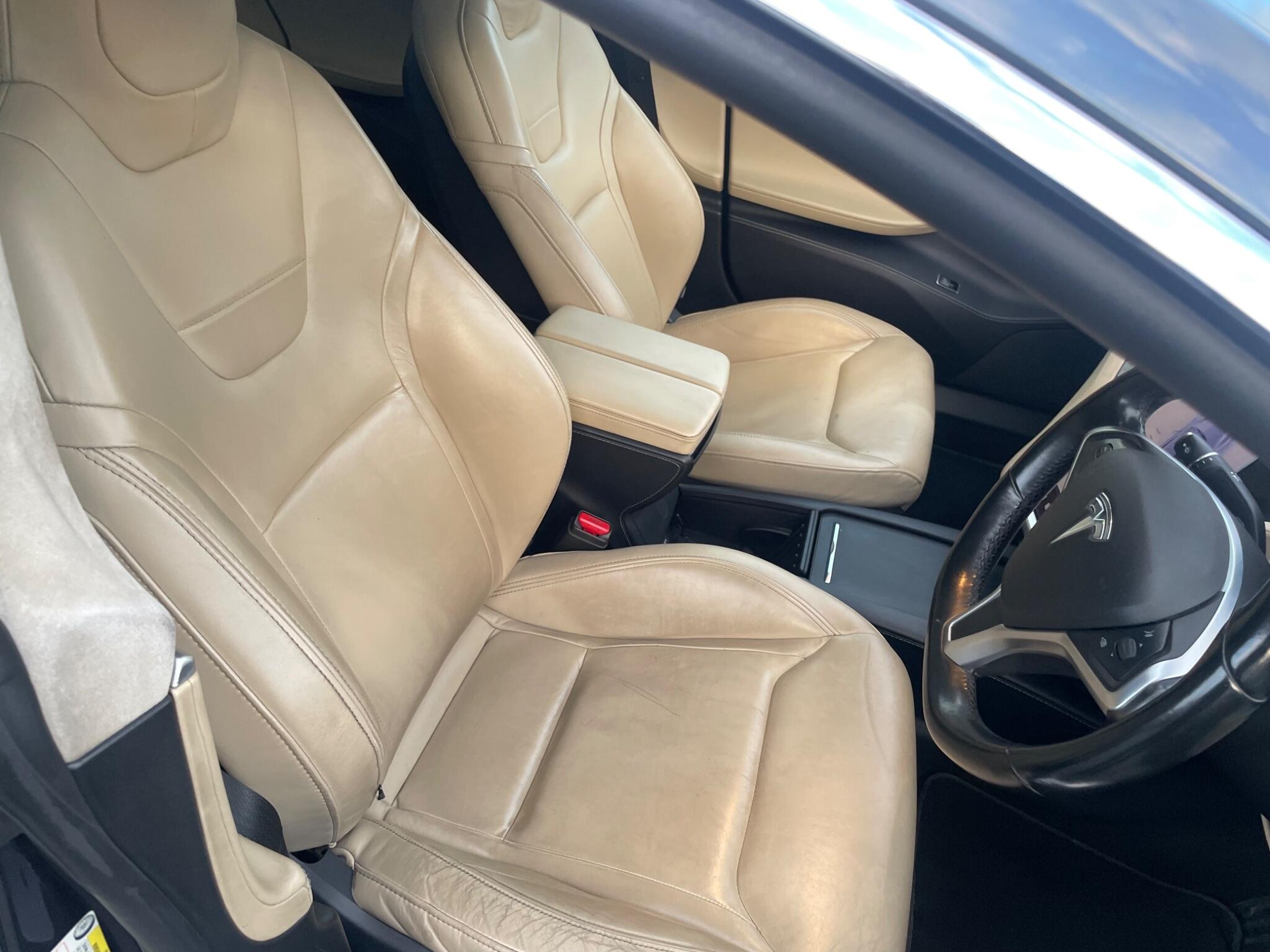 2016 Tesla Model S image 26