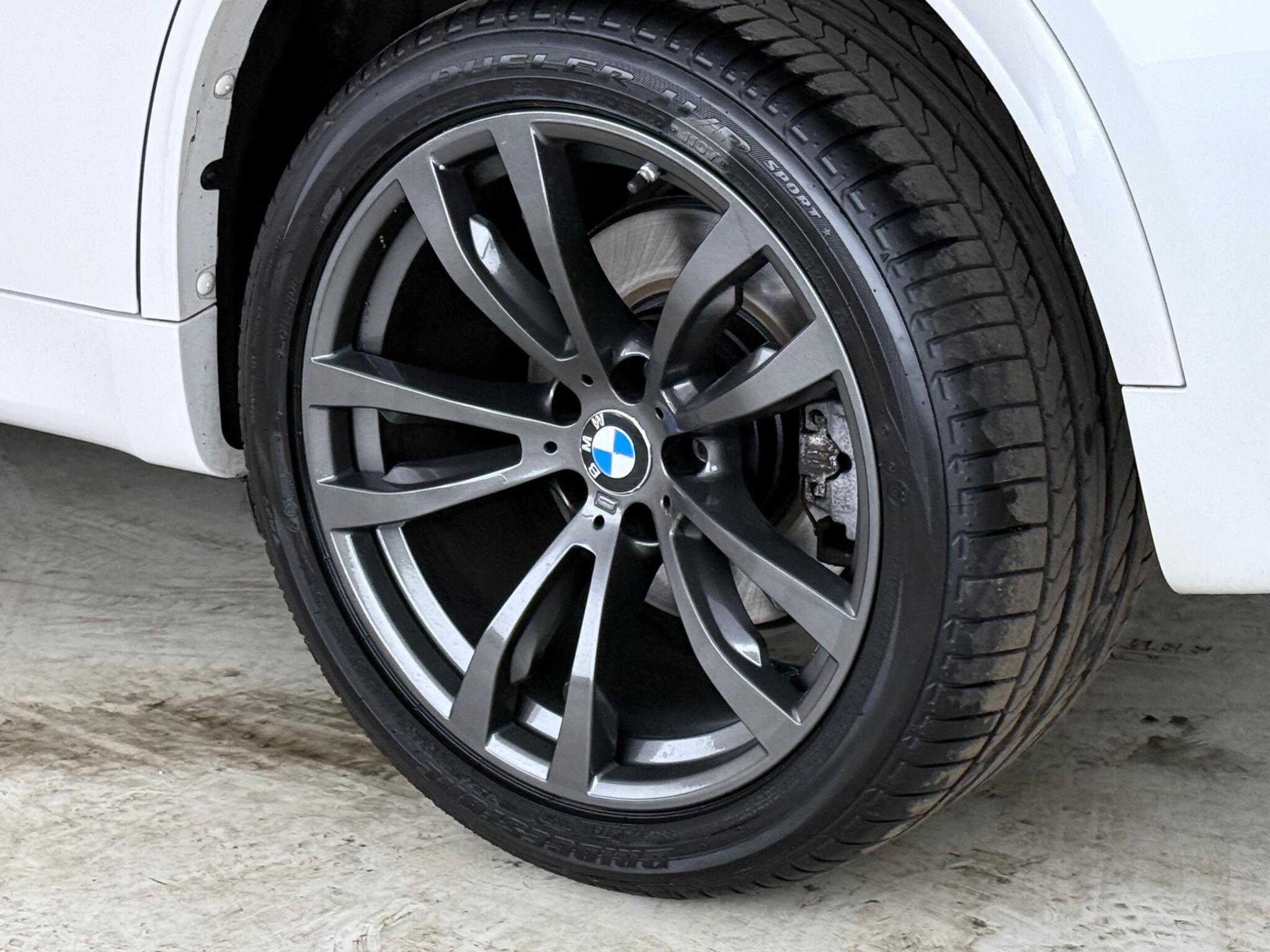 BMW X5 view 9