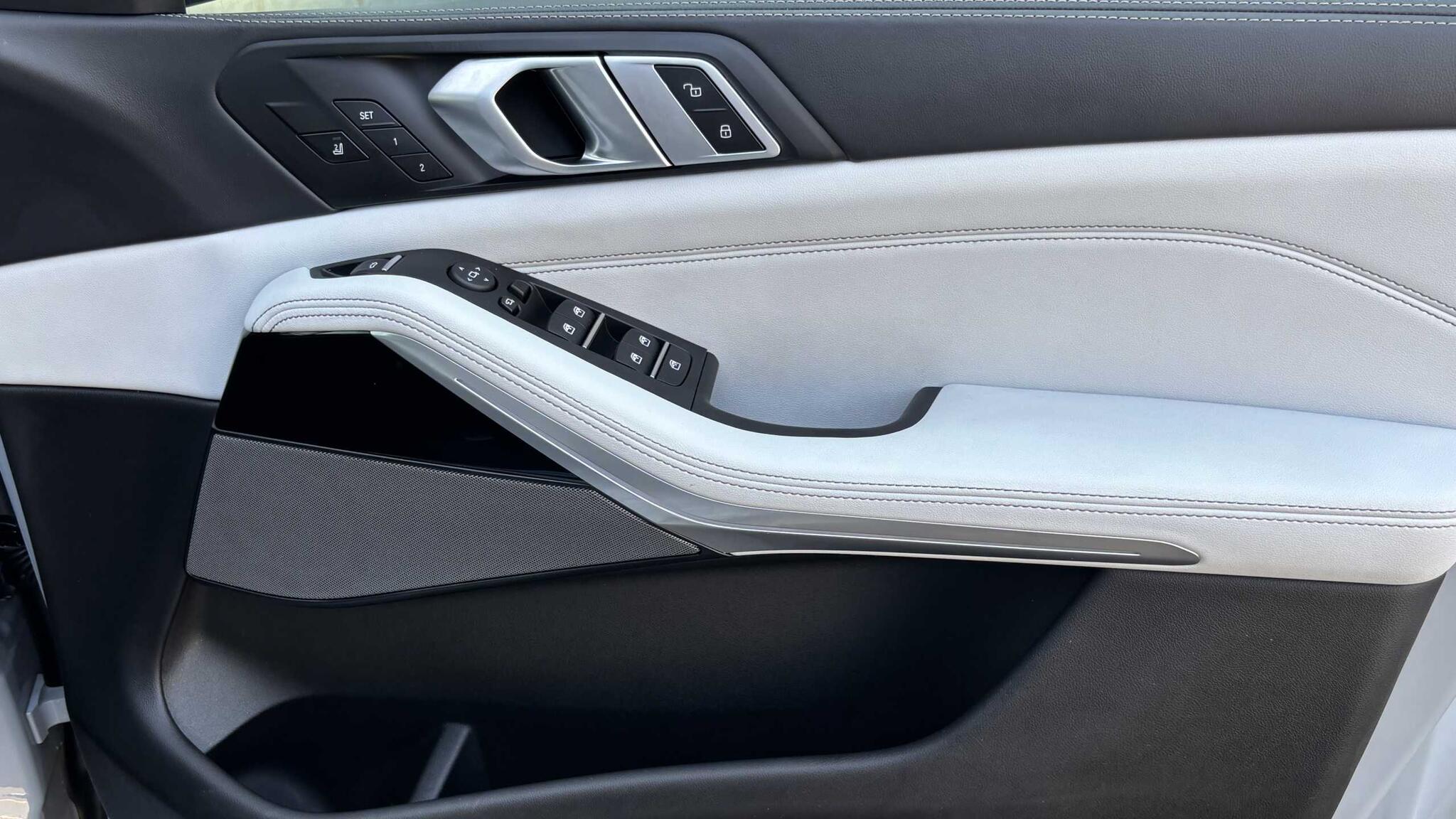 BMW X5 view 22