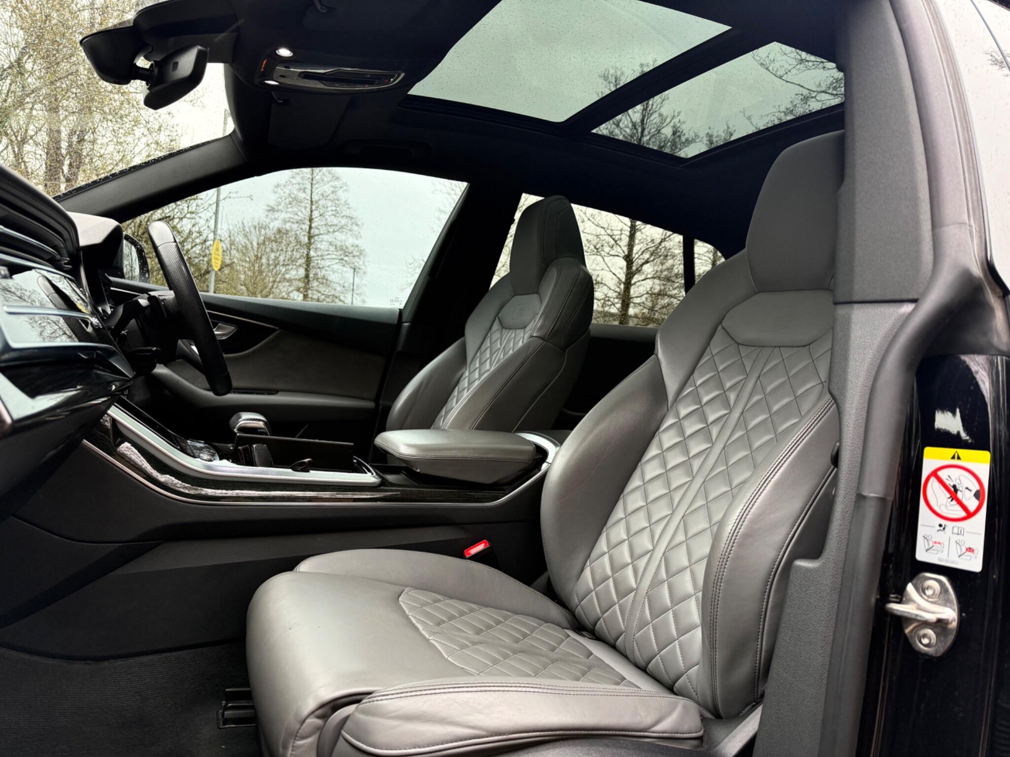 Audi Q8 view 12