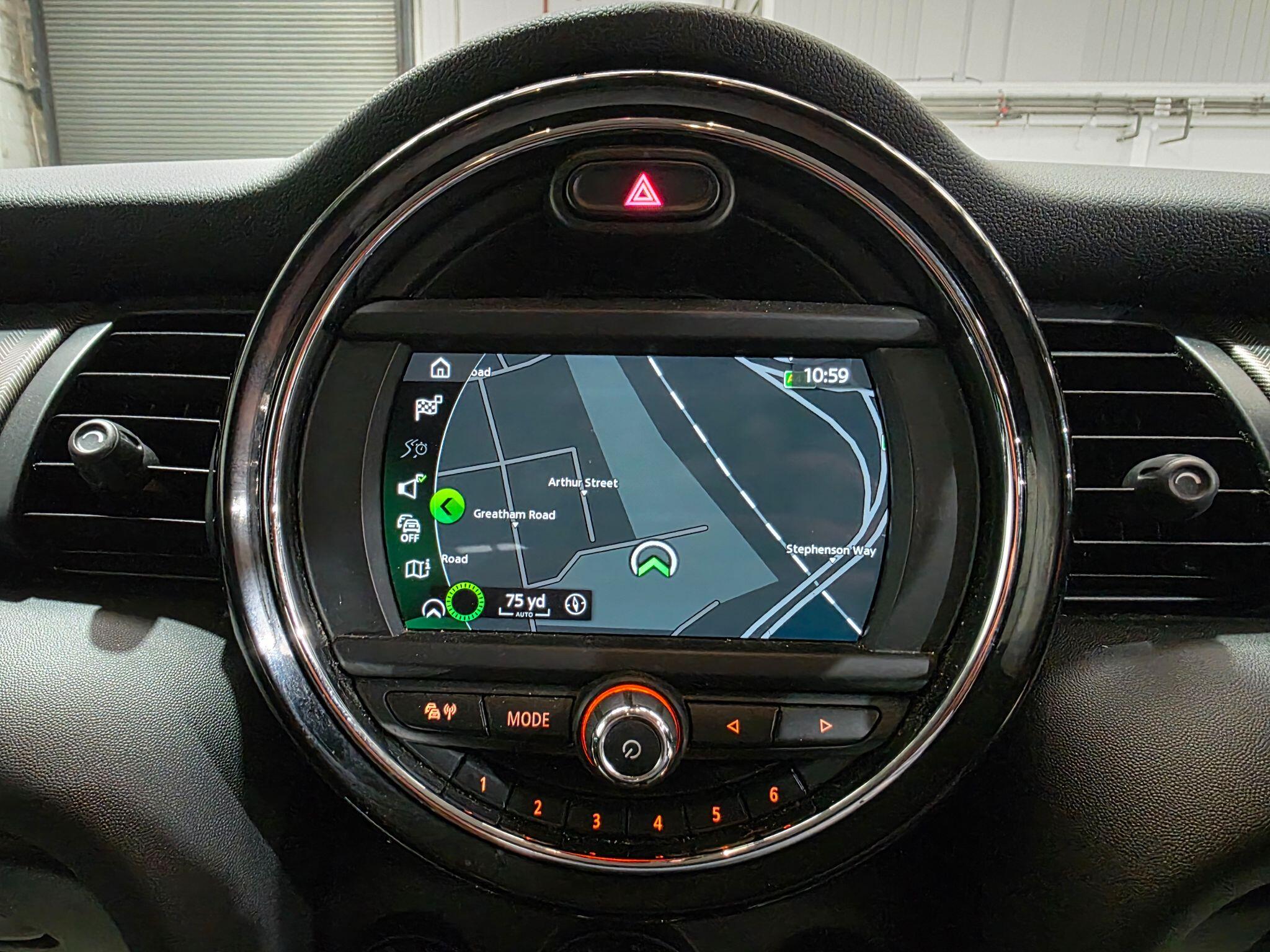 Mini Hatch view 7