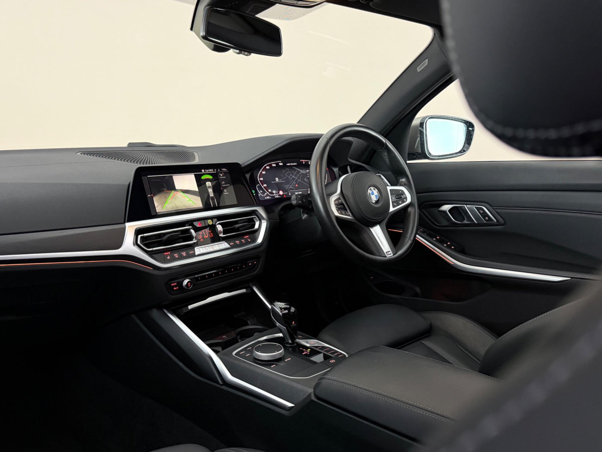 BMW 3 Series view 4