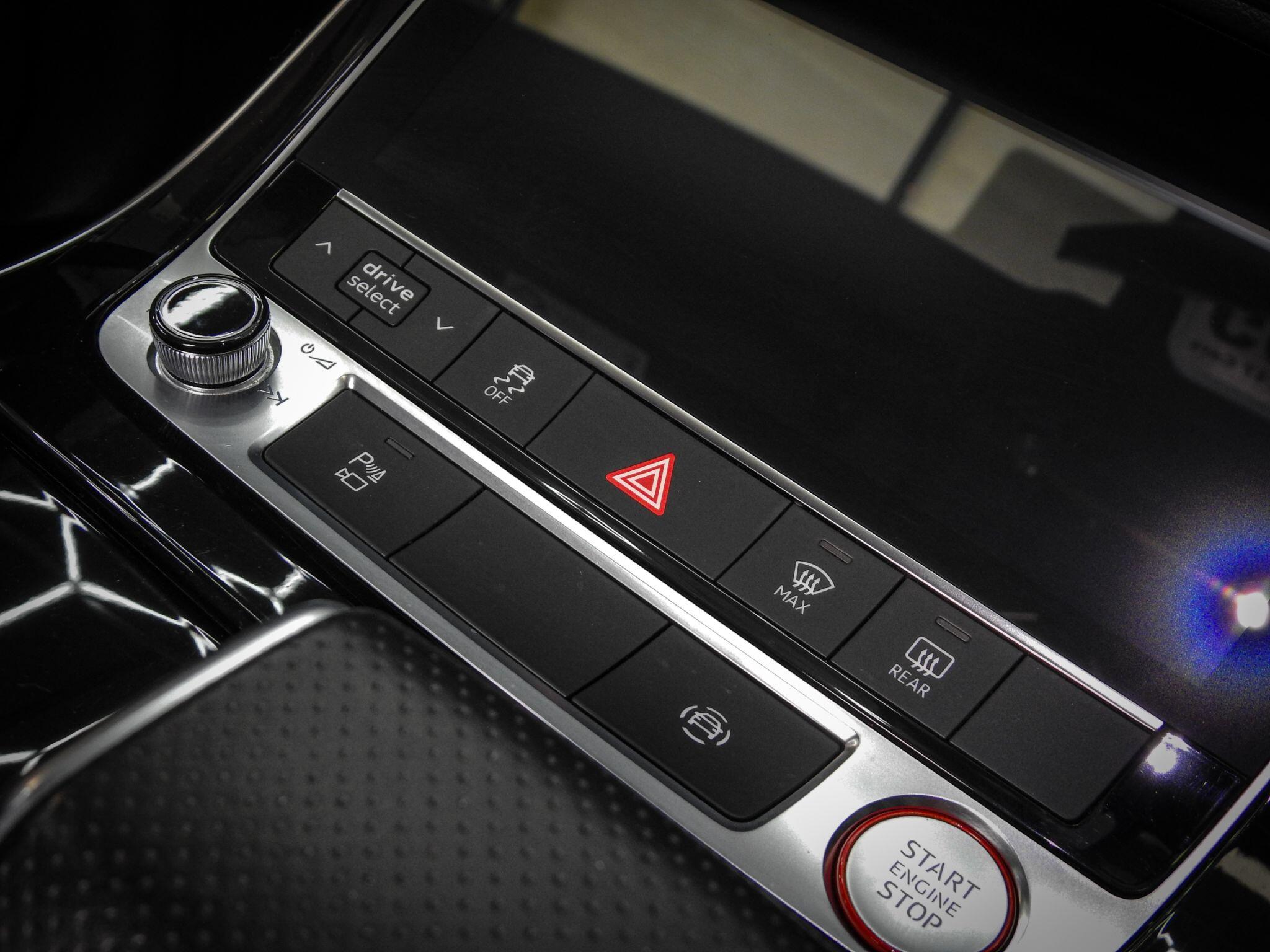 Audi SQ7 view 34