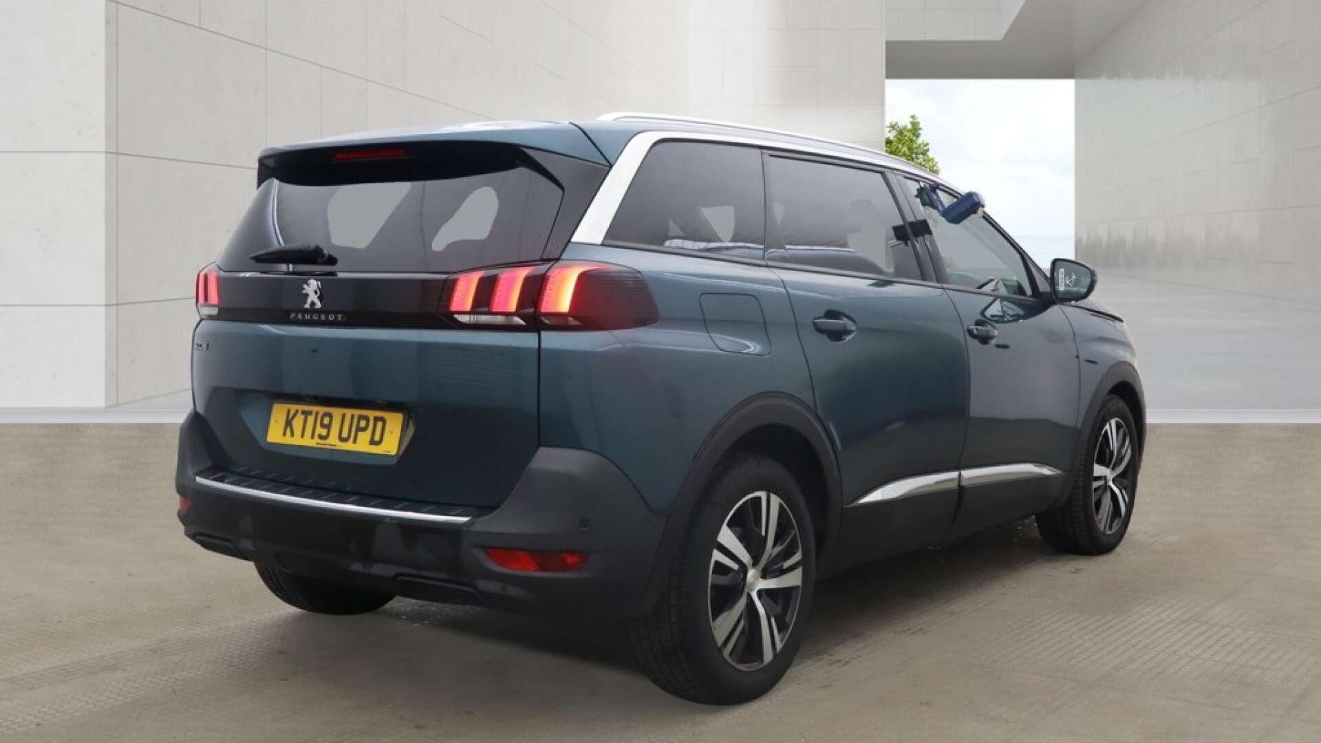 Peugeot 5008 view 5
