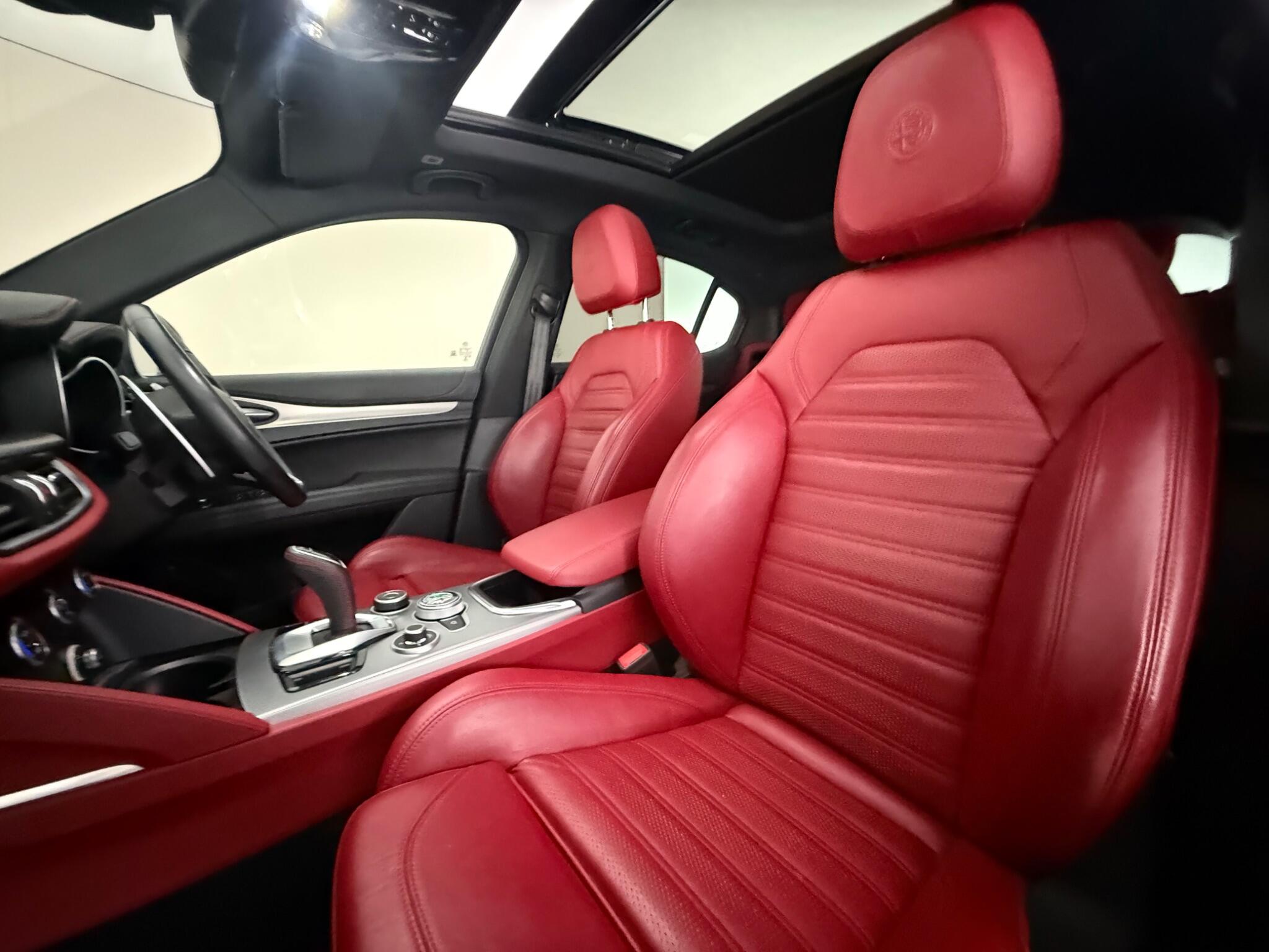 Alfa Romeo Stelvio view 31