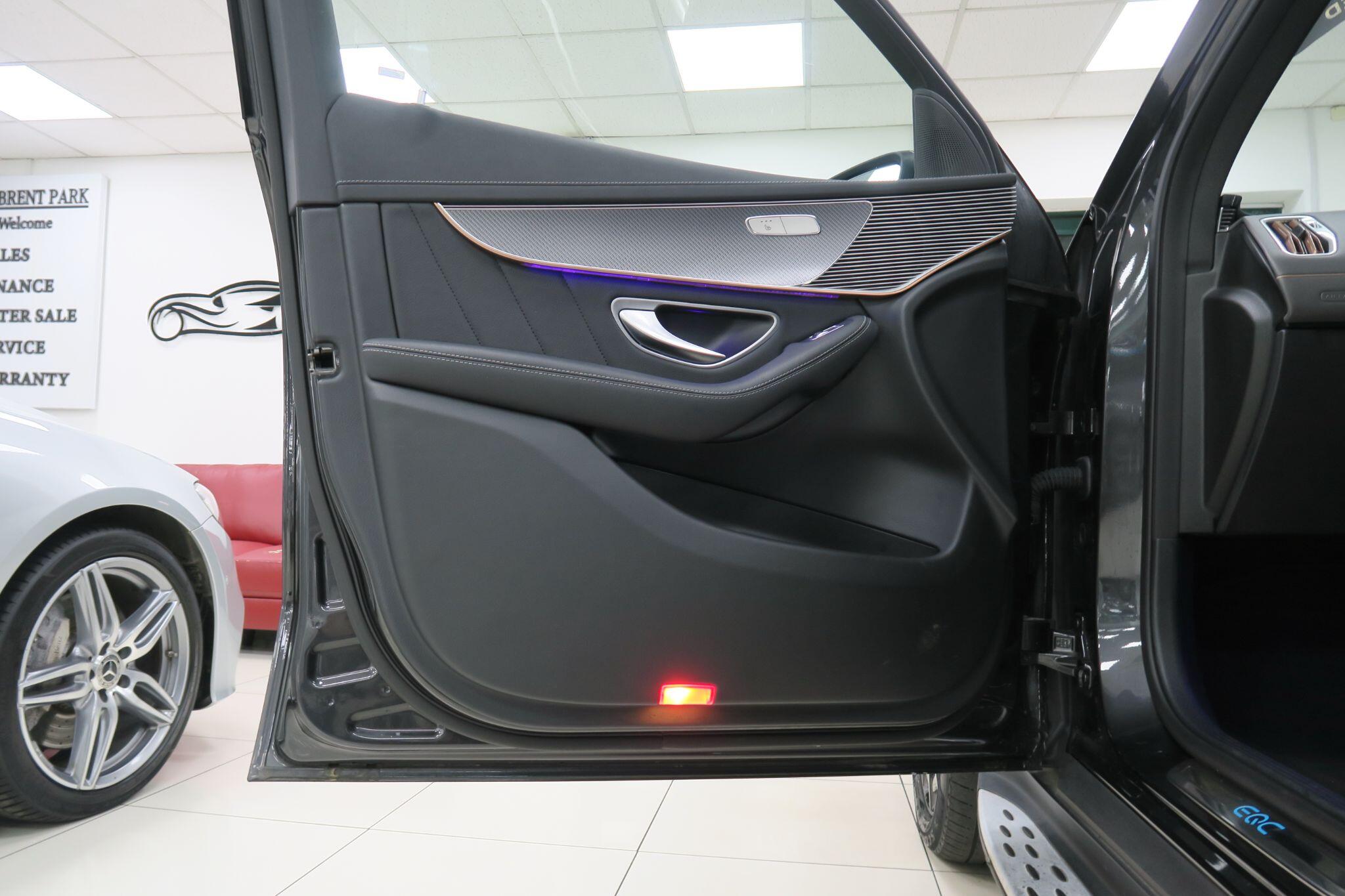 Mercedes-Benz EQC view 12