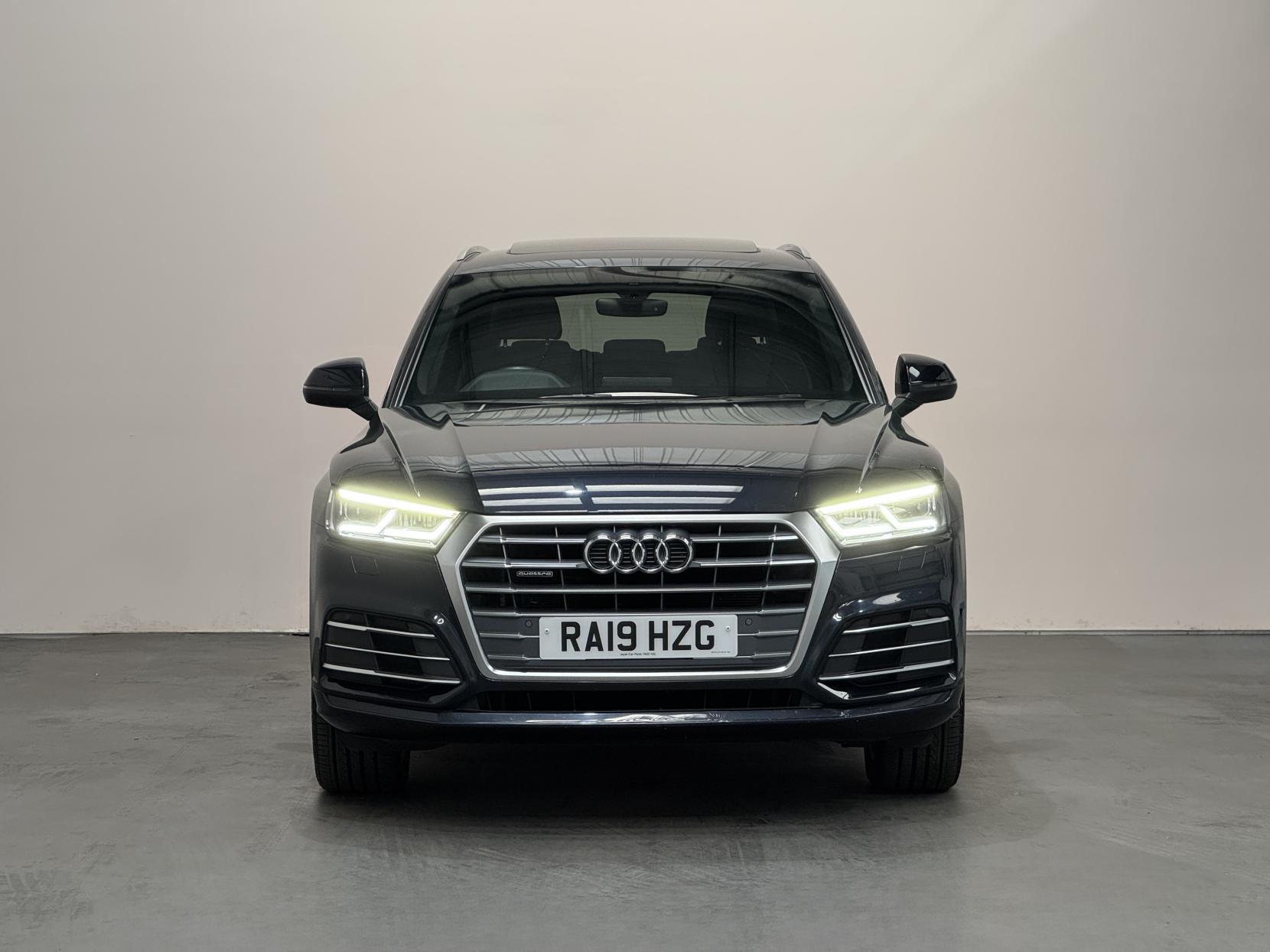 Audi Q5 view 5