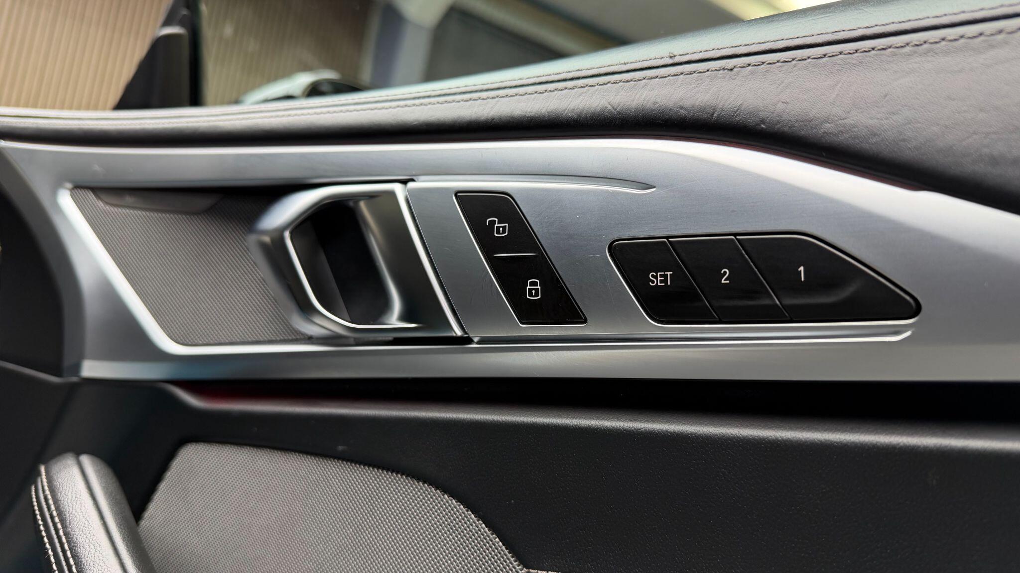 BMW 8 Series view 14