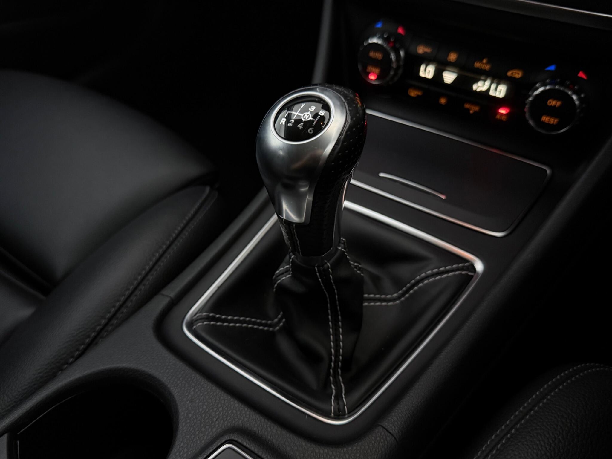 Mercedes-Benz Gla view 24