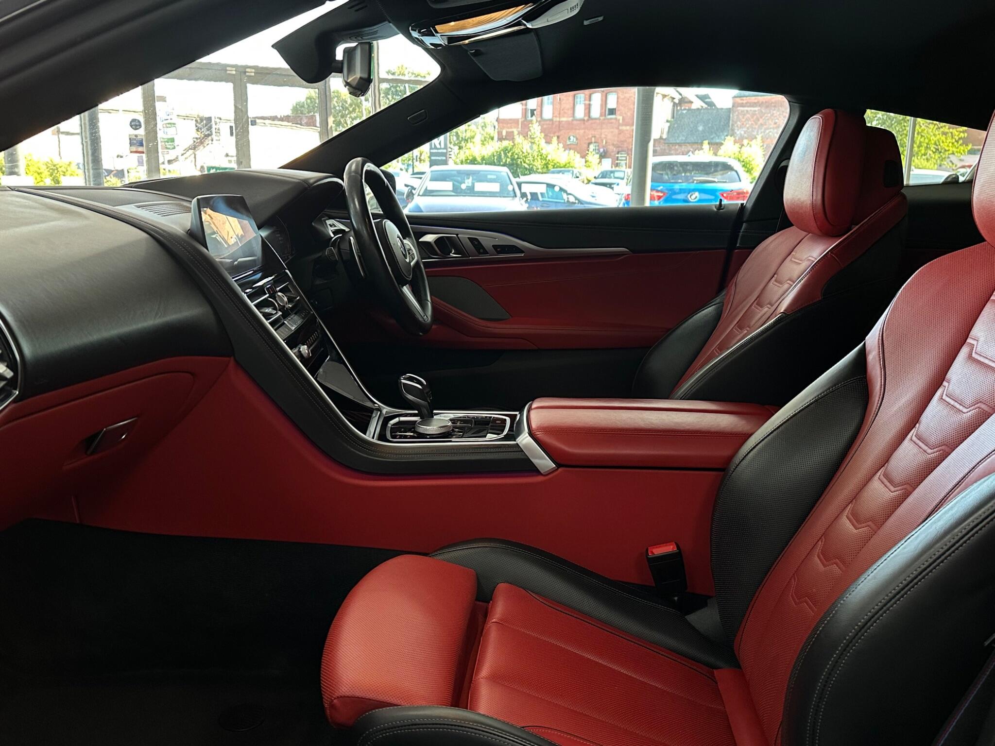 BMW 8 Series view 36