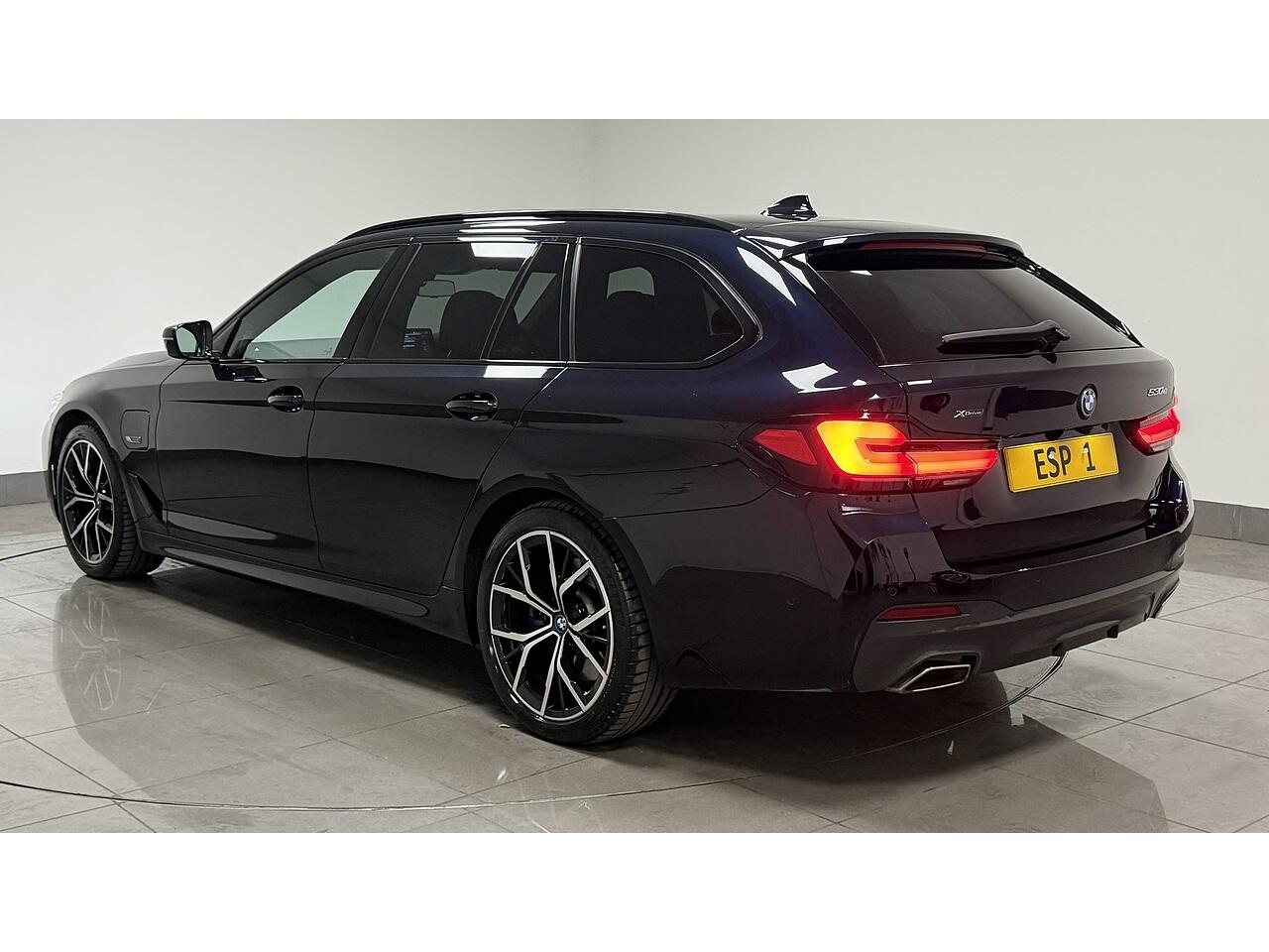 BMW 5 Series view 6